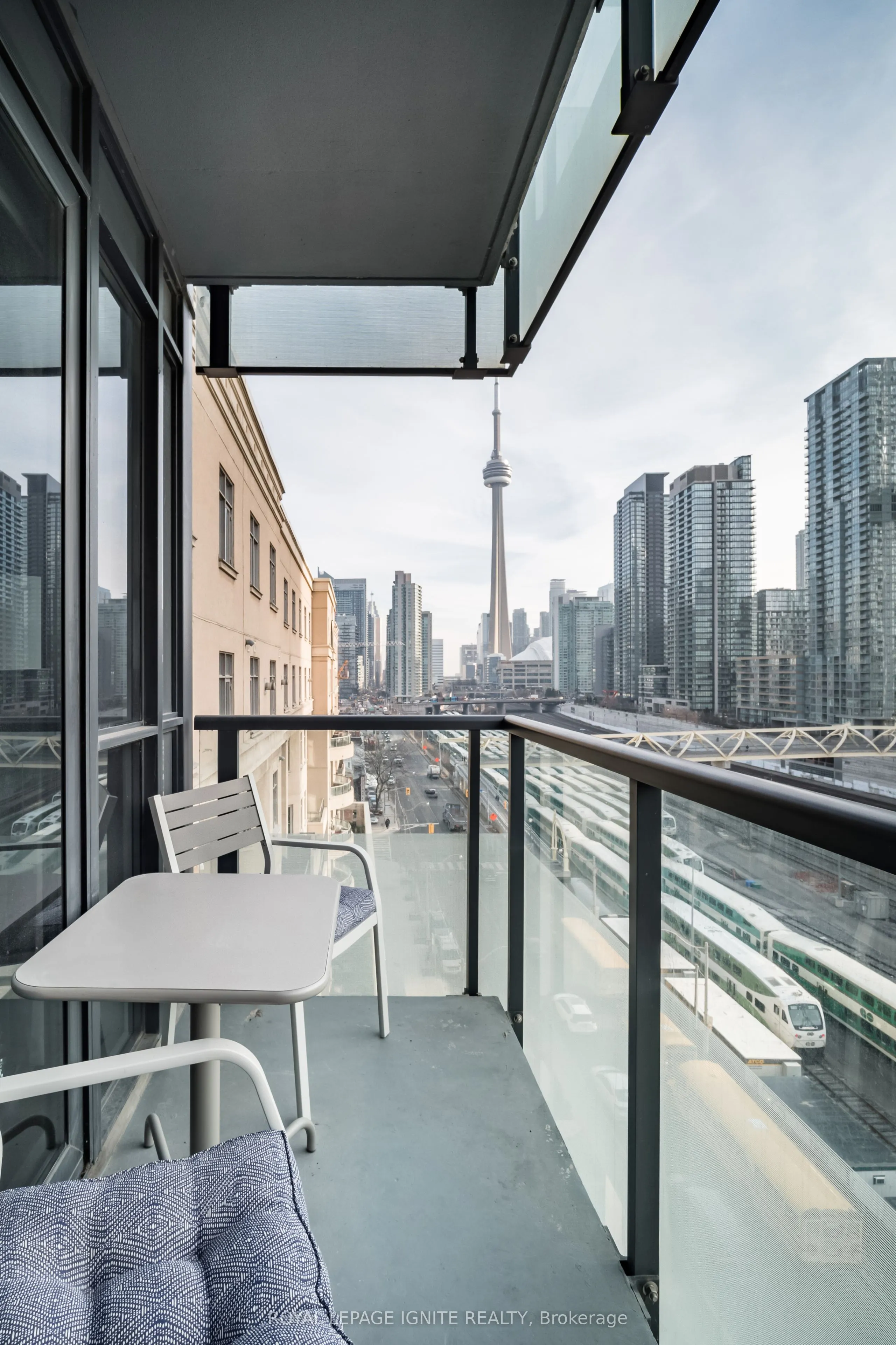 560 Front Street W #828