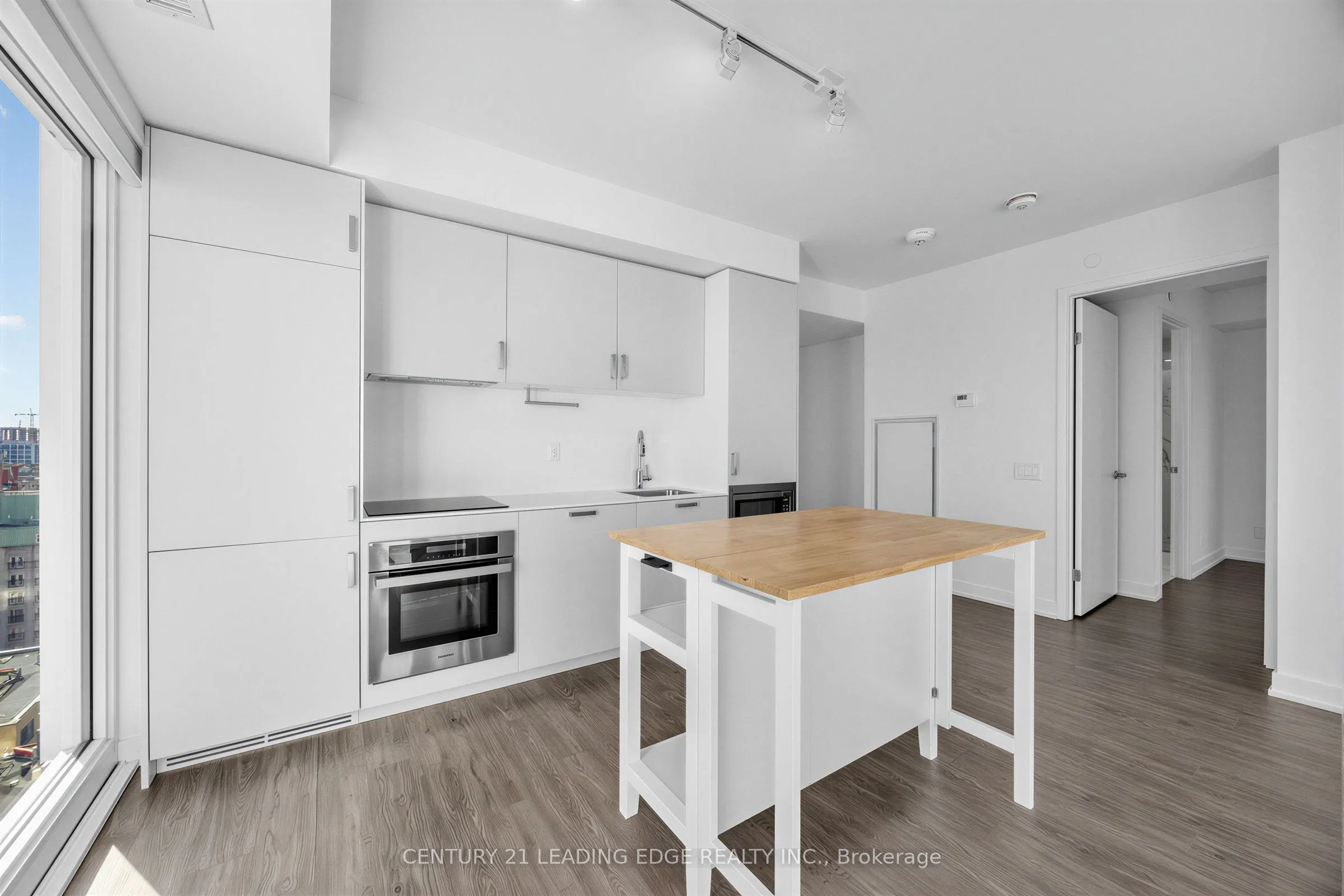 88 Queen Street E #1602