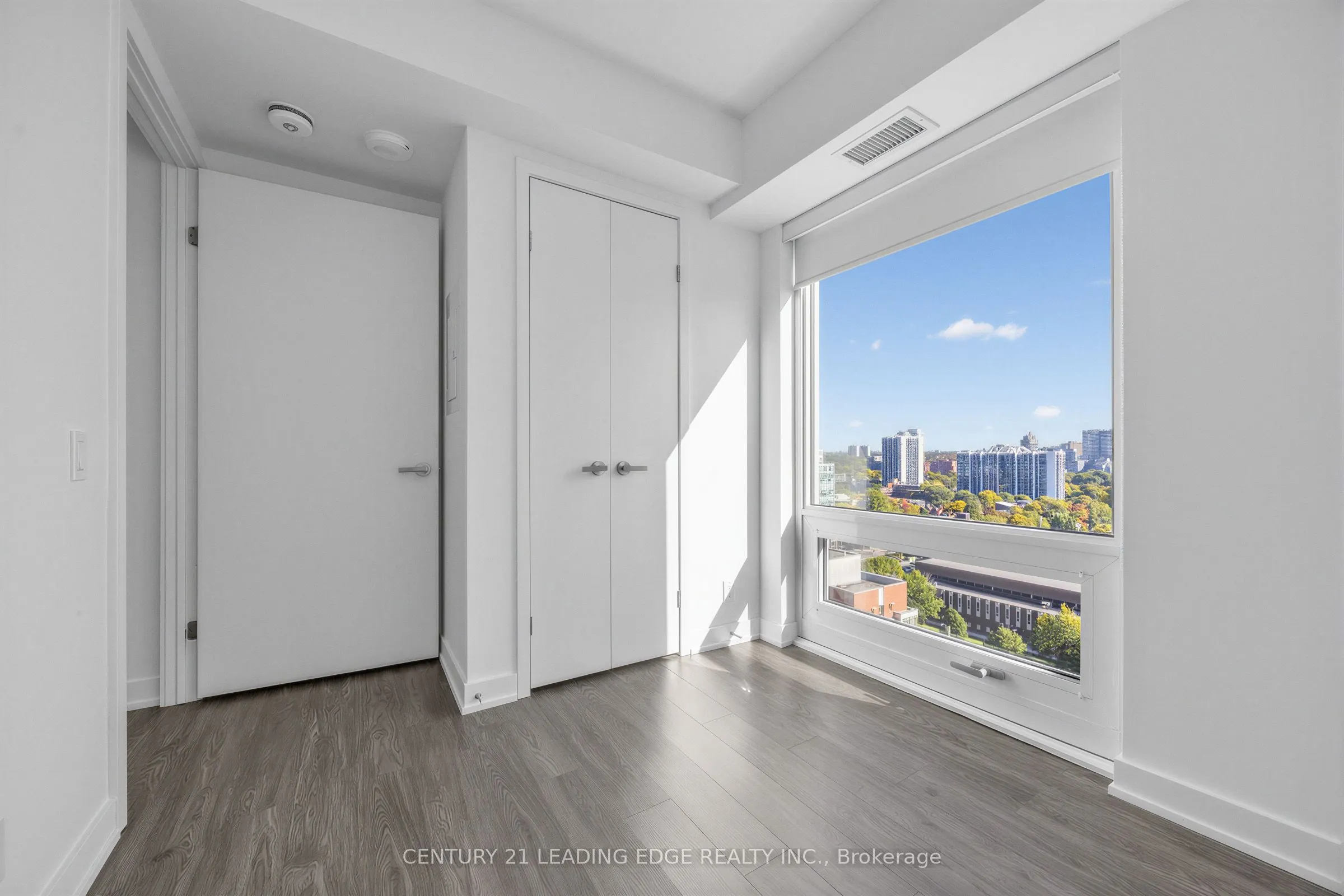 88 Queen Street E #1602