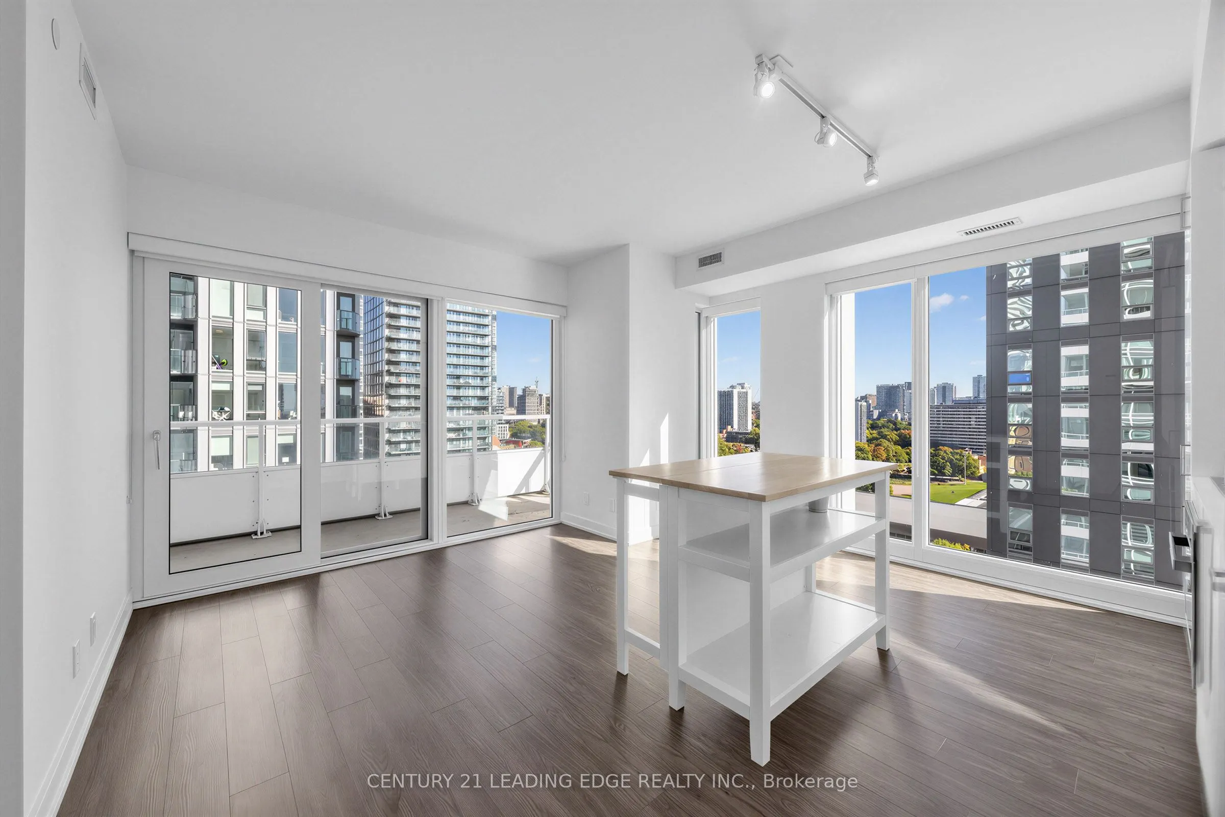 88 Queen Street E #1602