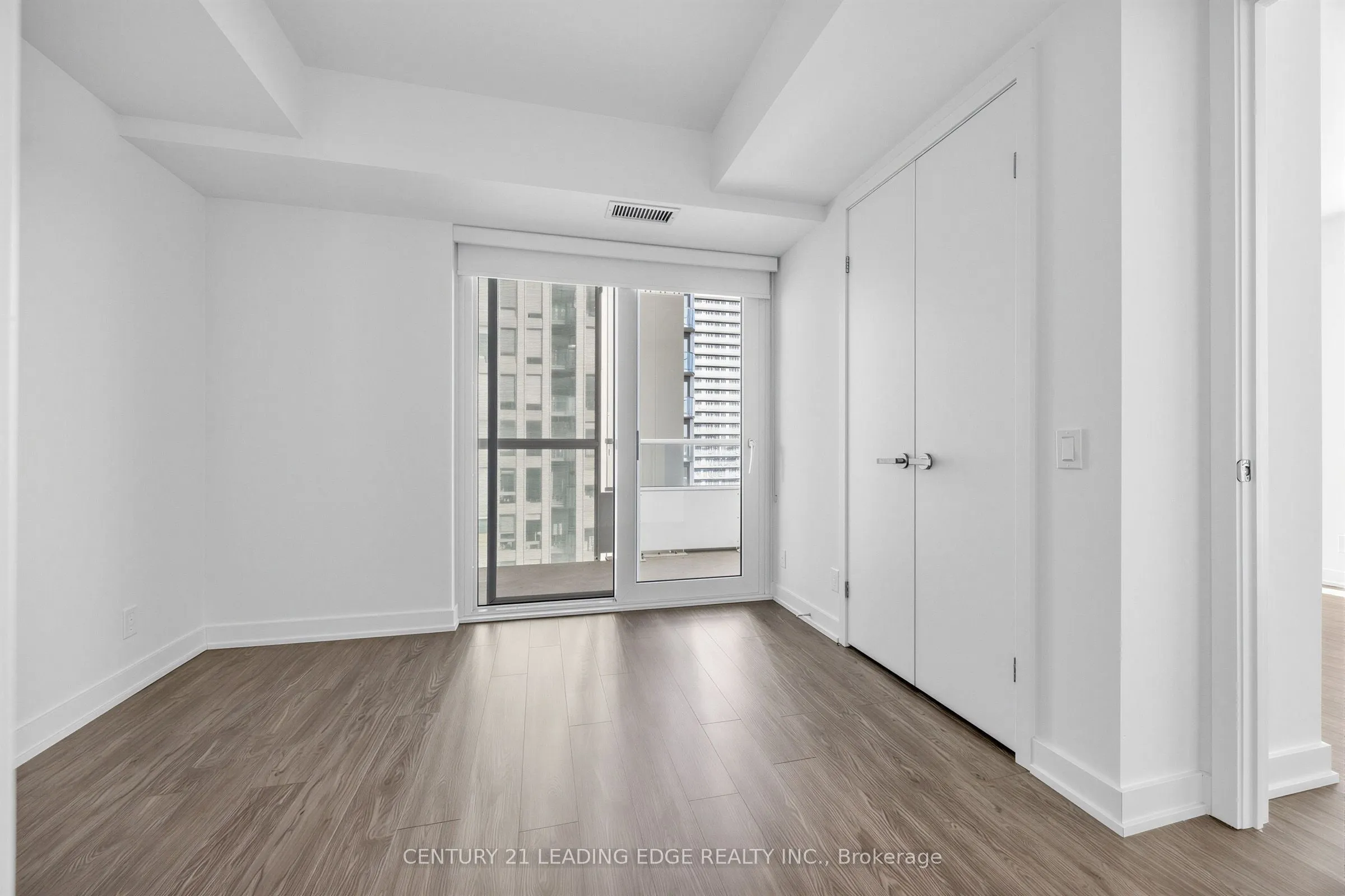 88 Queen Street E #1602
