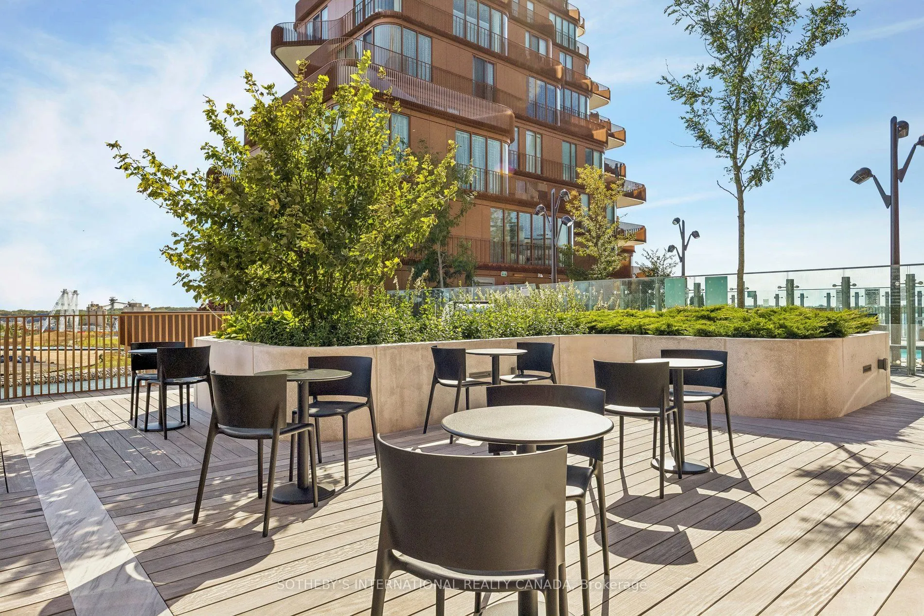 155 Merchants' Wharf #323