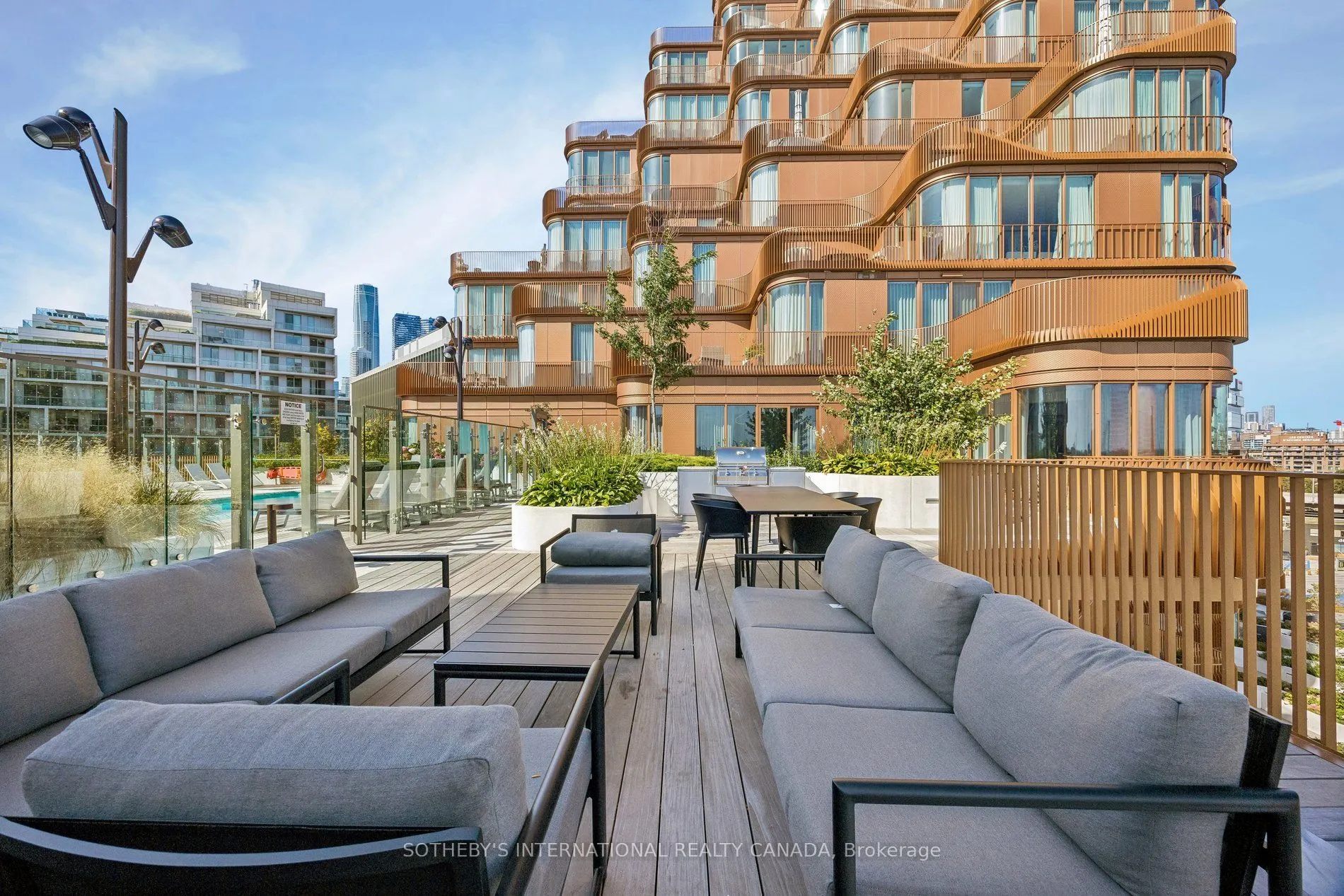 155 Merchants' Wharf #323