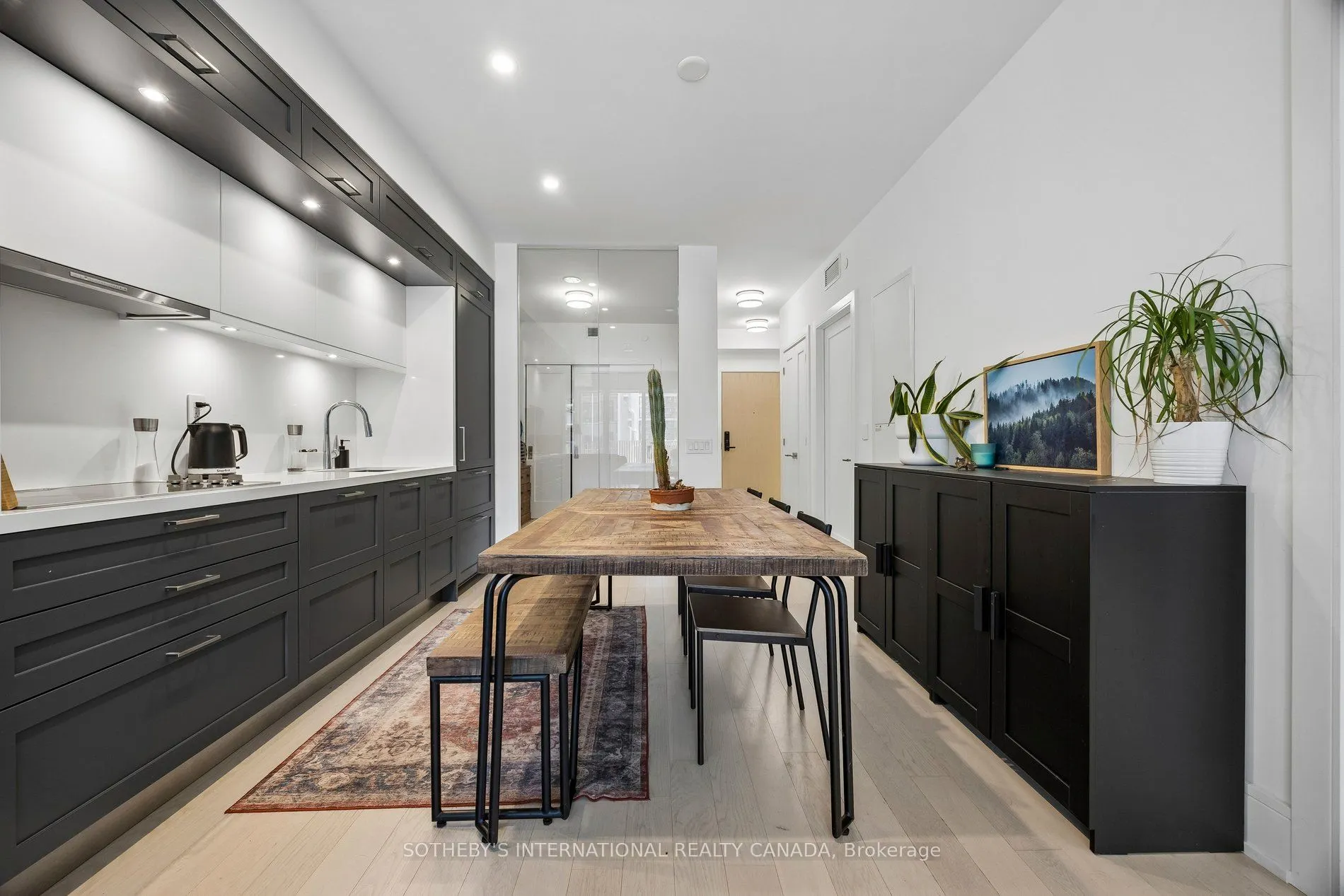 155 Merchants' Wharf #323