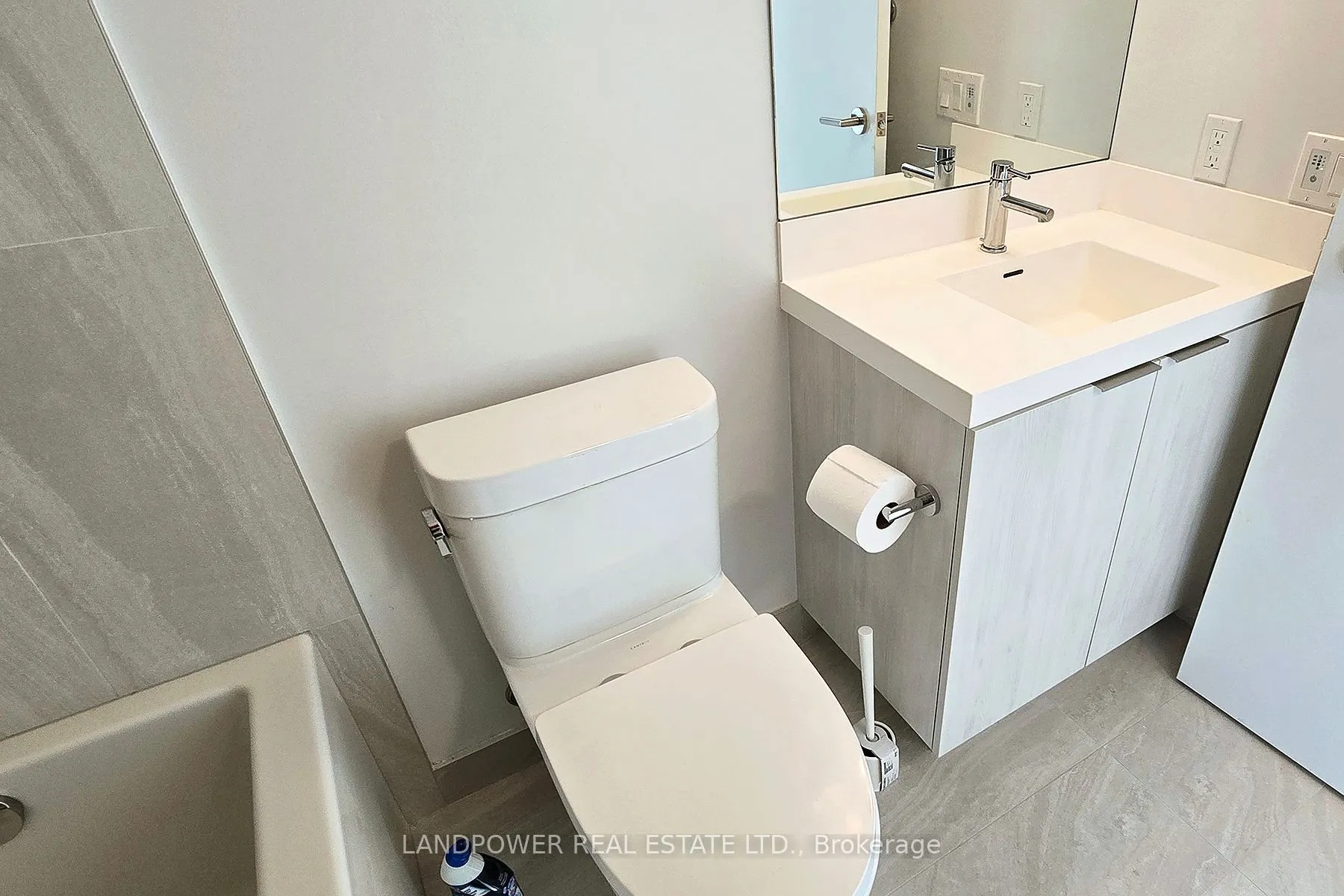 5858 Yonge Street #703