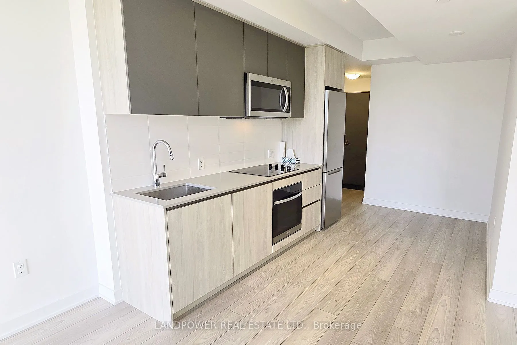 5858 Yonge Street #703