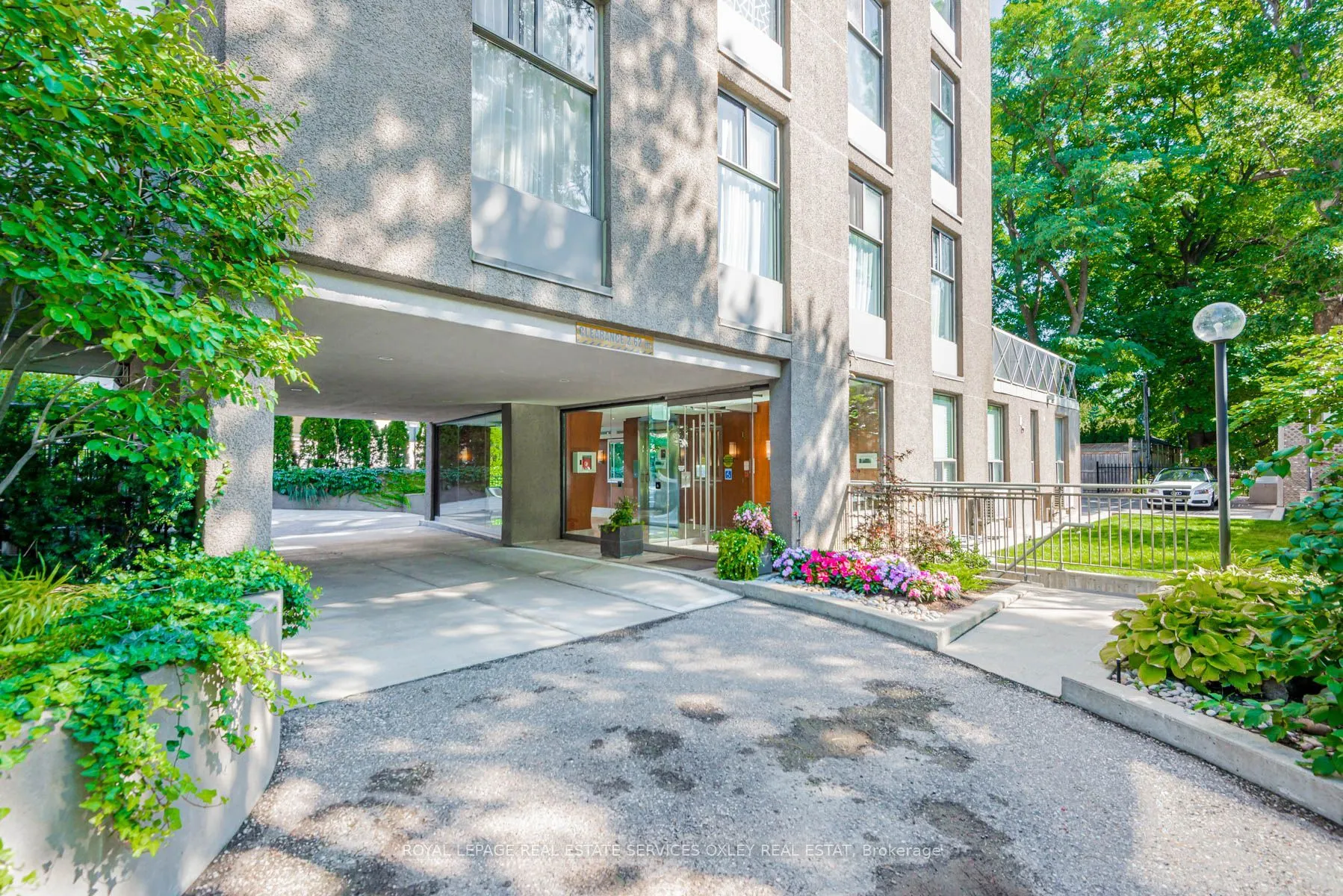 423 Avenue Road #8