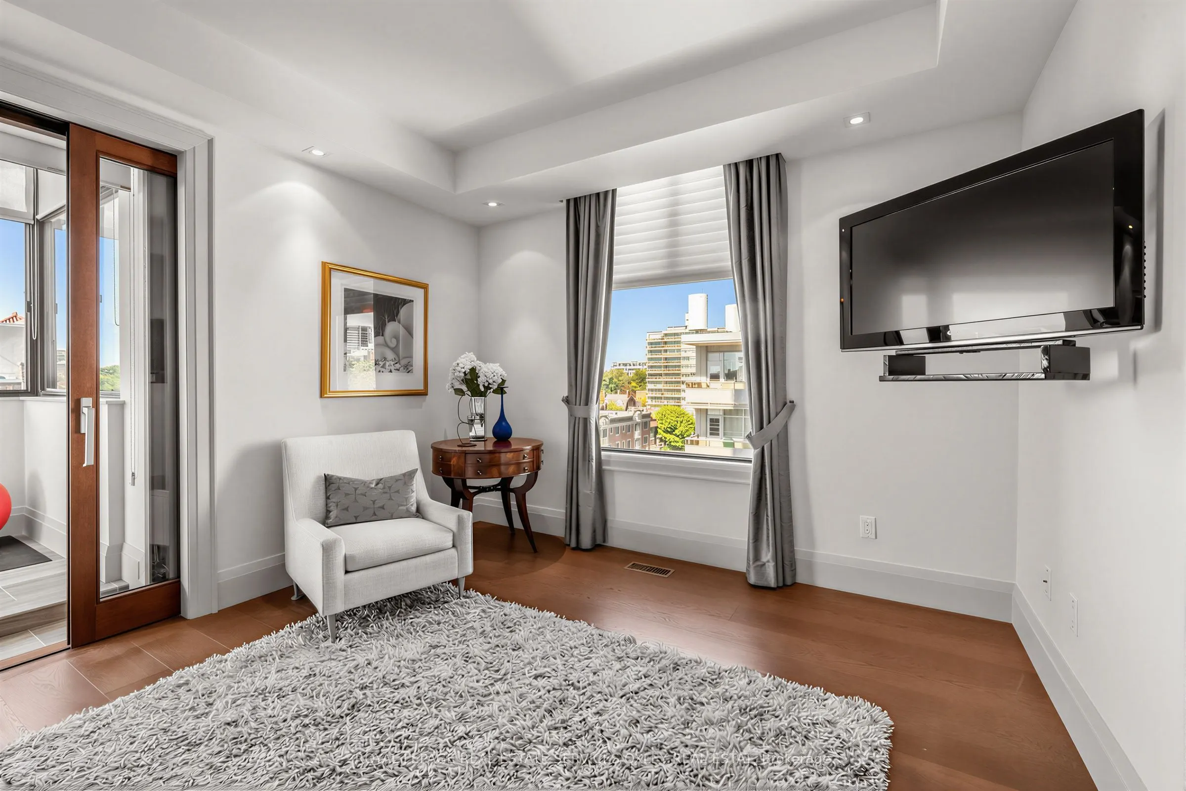 423 Avenue Road #8