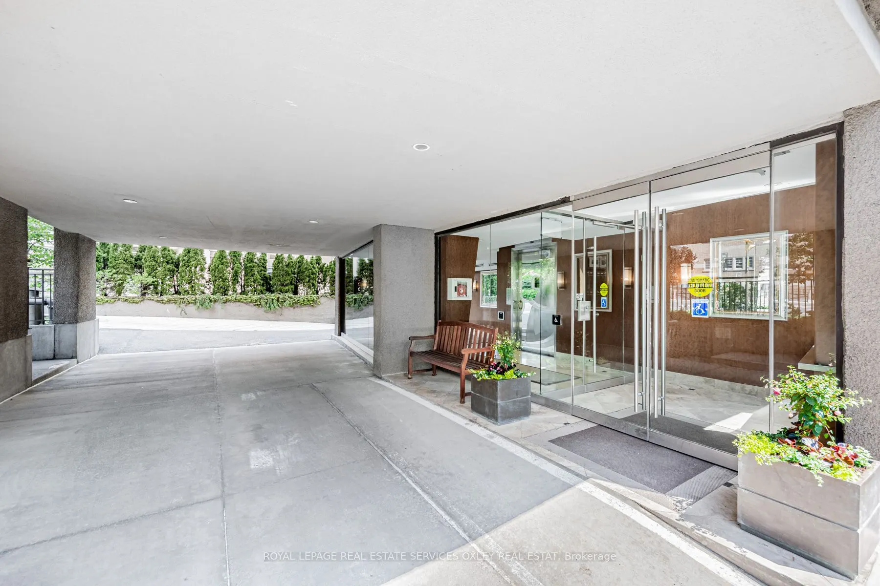 423 Avenue Road #8