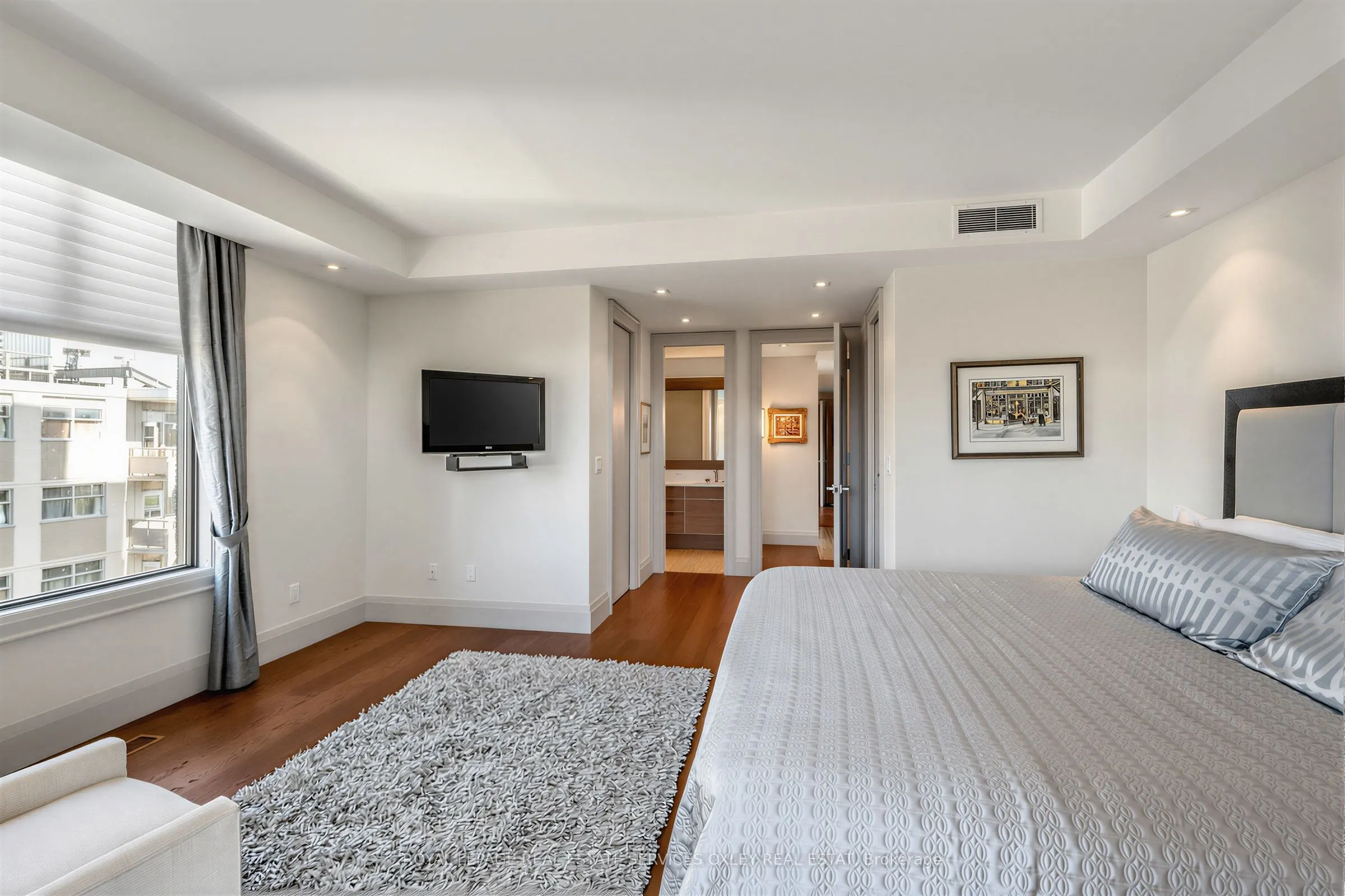 423 Avenue Road #8