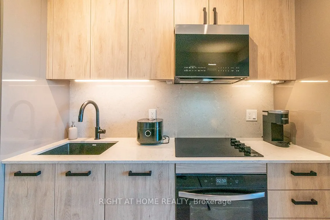 280 Dundas Street W #2701