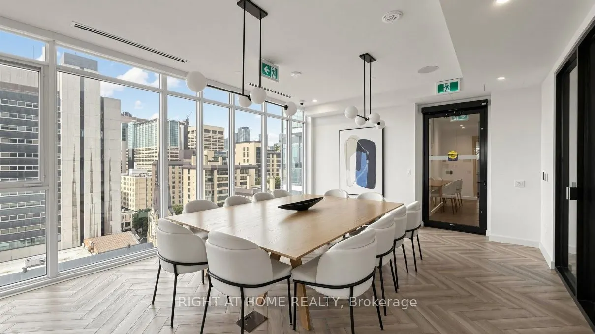 280 Dundas Street W #2701