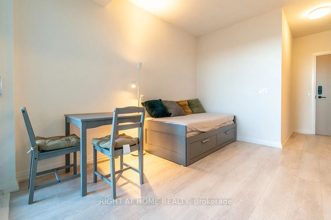 280 Dundas Street W #2701