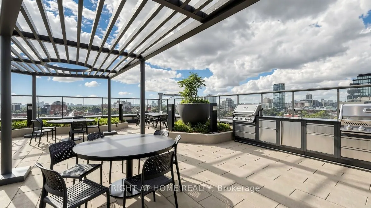 280 Dundas Street W #2701