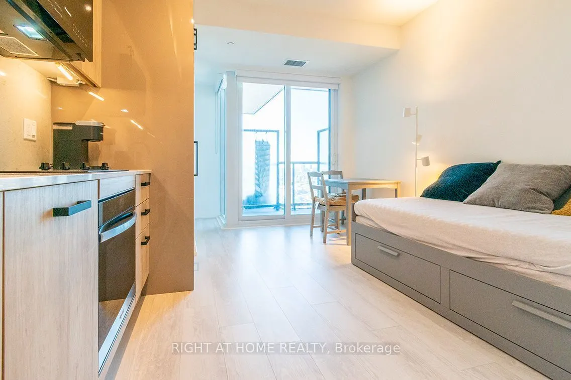 280 Dundas Street W #2701