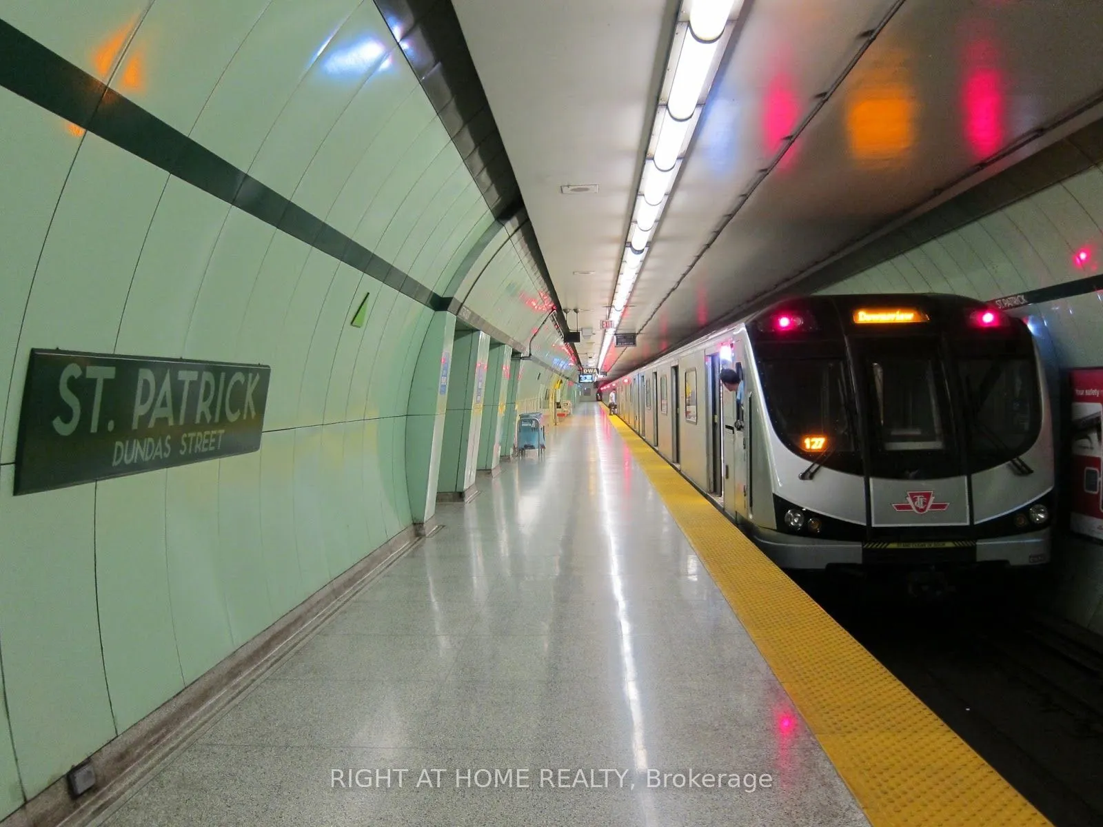 280 Dundas Street W #2701