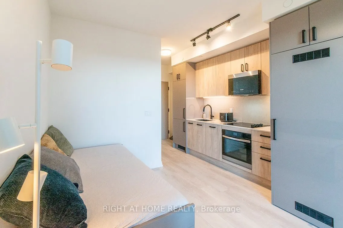 280 Dundas Street W #2701