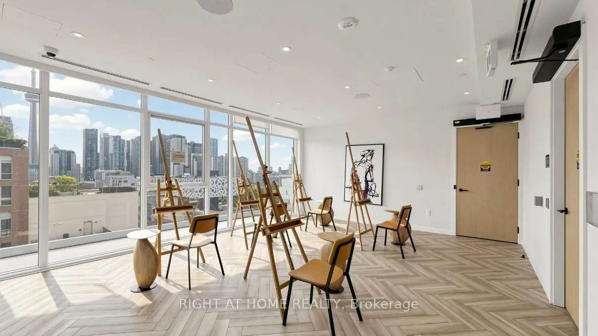 280 Dundas Street W #2701
