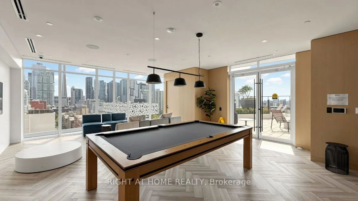 280 Dundas Street W #2701