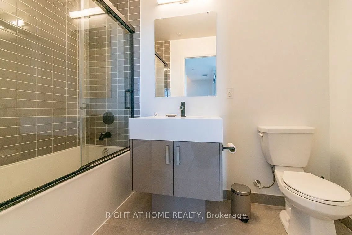 280 Dundas Street W #2701