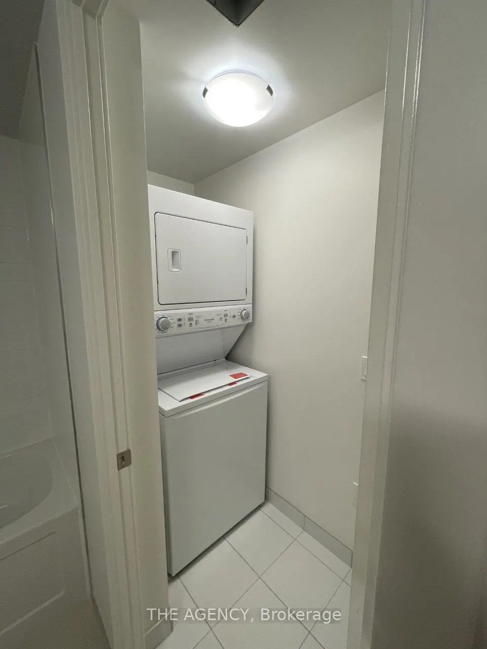 158 Front Street E #208