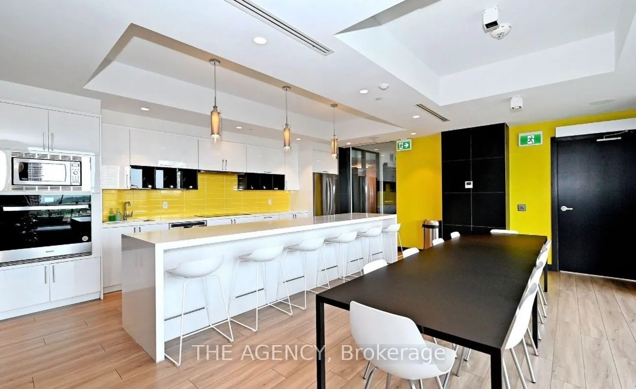 158 Front Street E #208