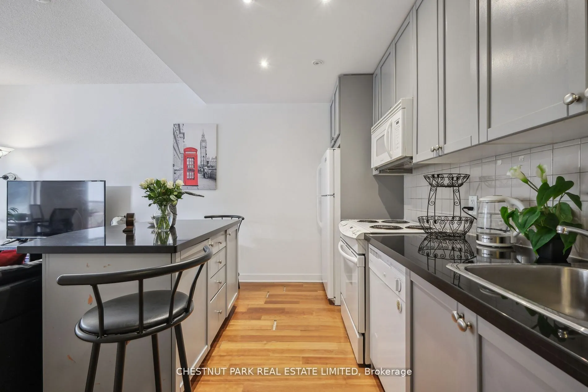 85 Bloor Street E #1014