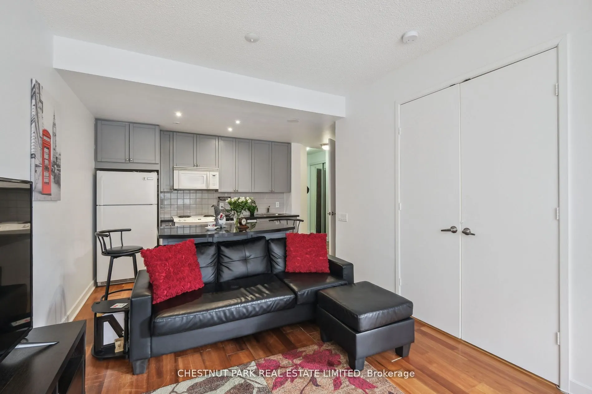 85 Bloor Street E #1014