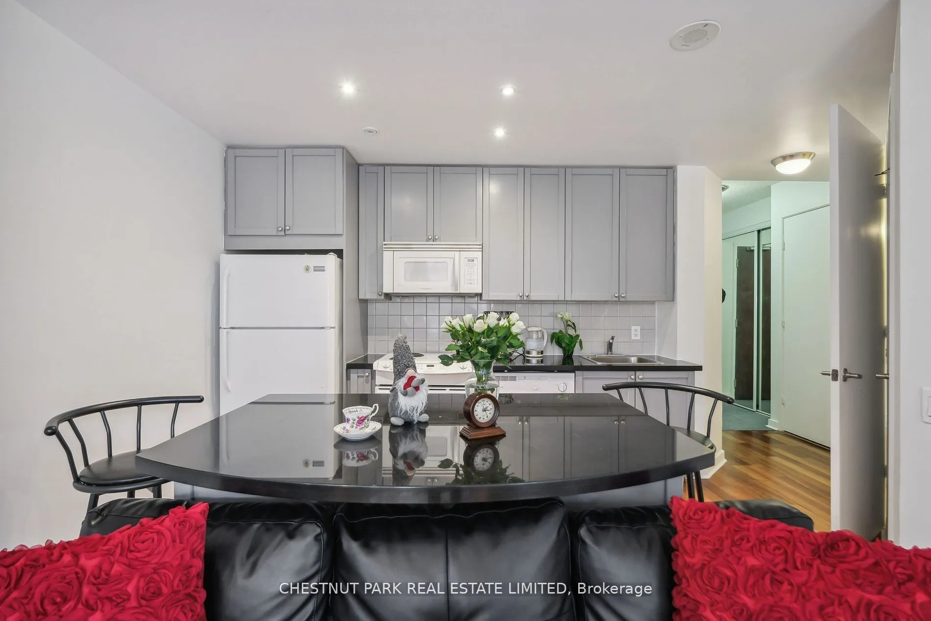 85 Bloor Street E #1014