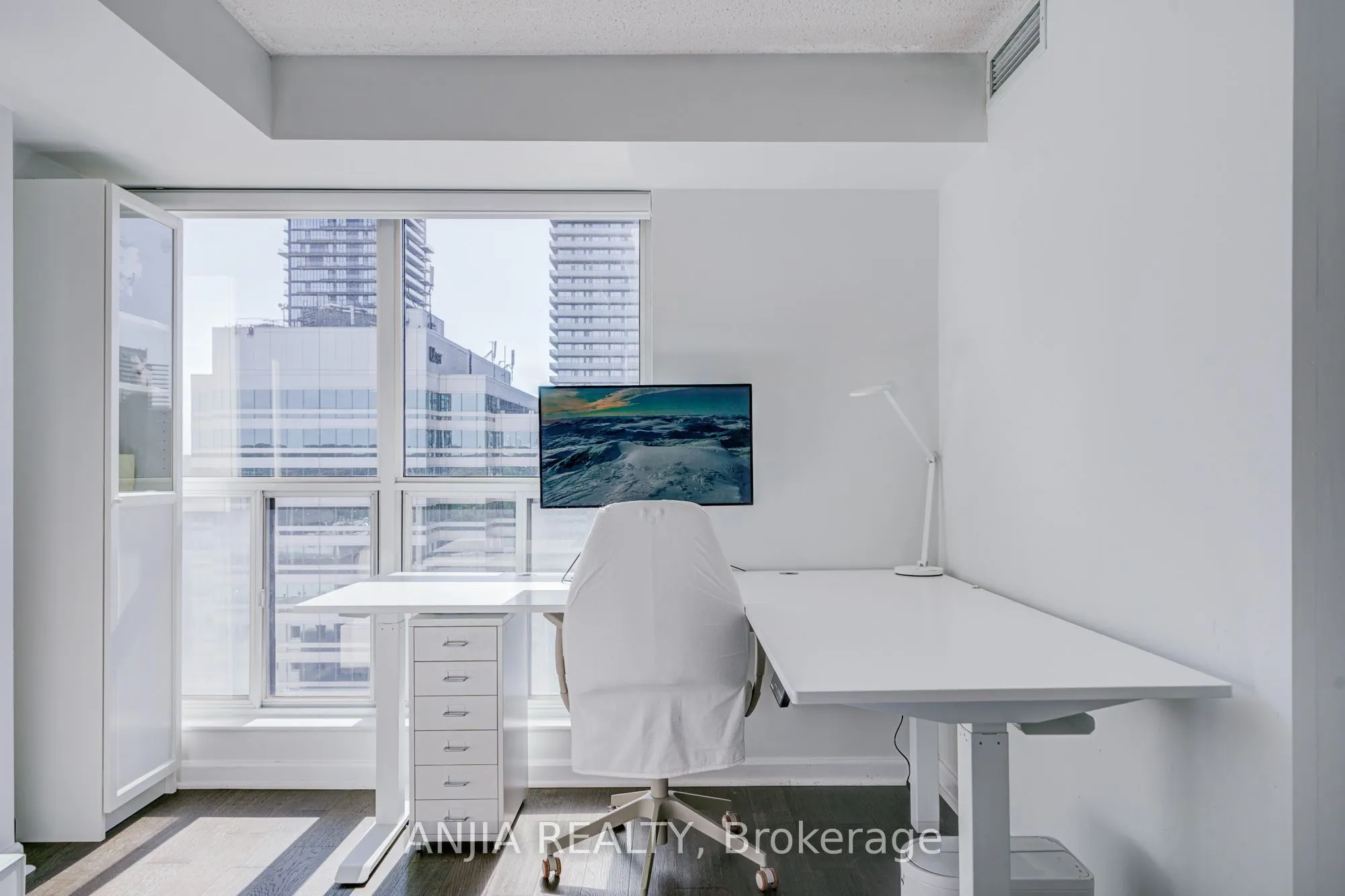 8 Park Road #2011
