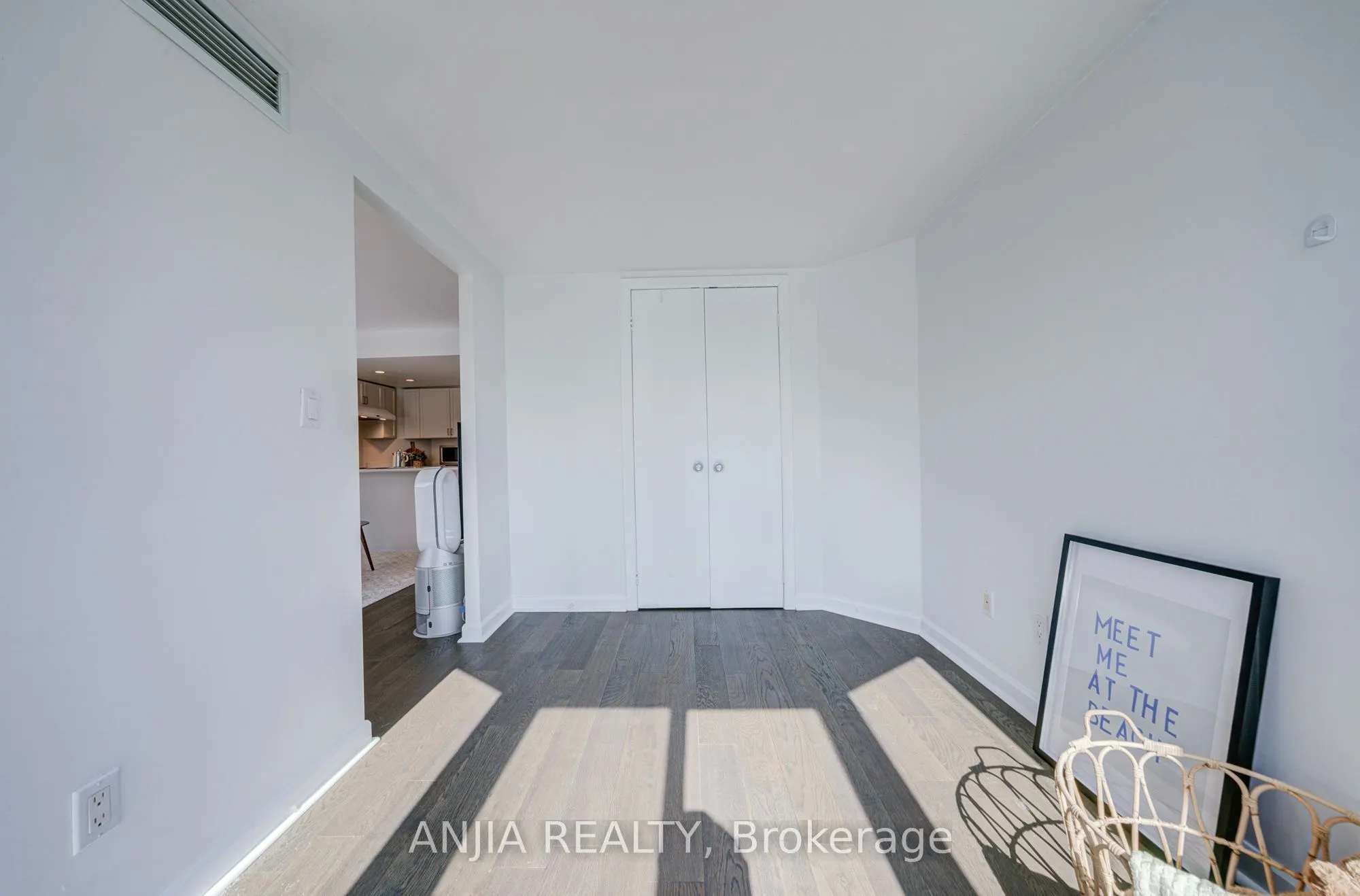8 Park Road #2011