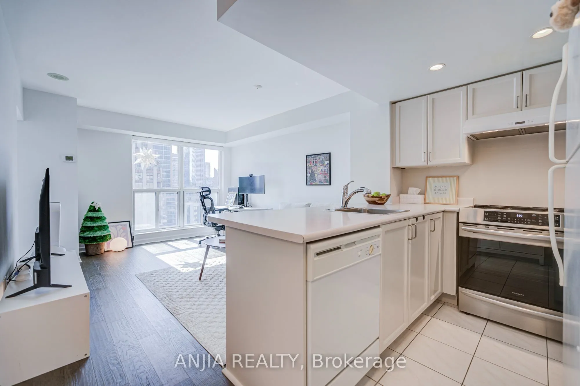 8 Park Road #2011