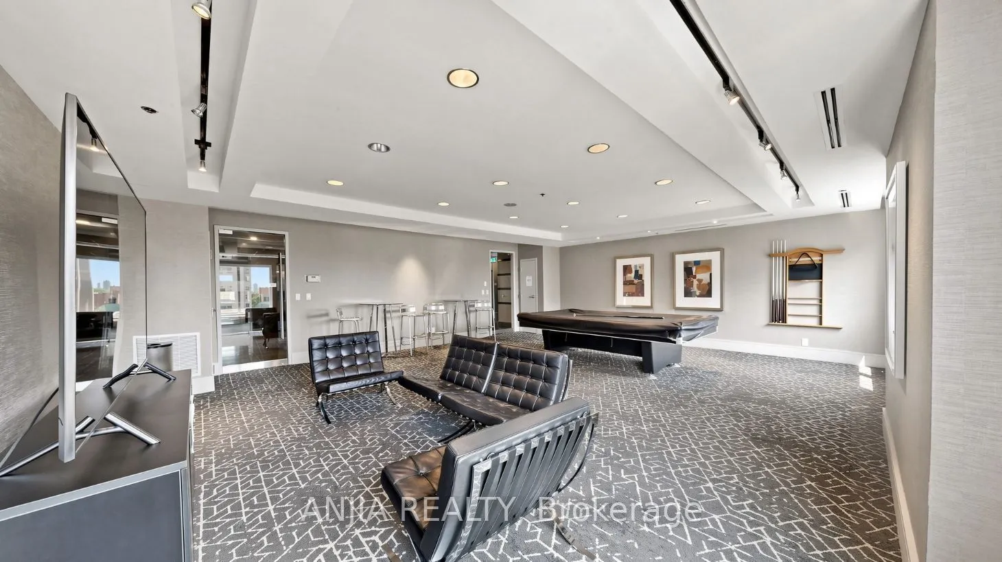 8 Park Road #2011