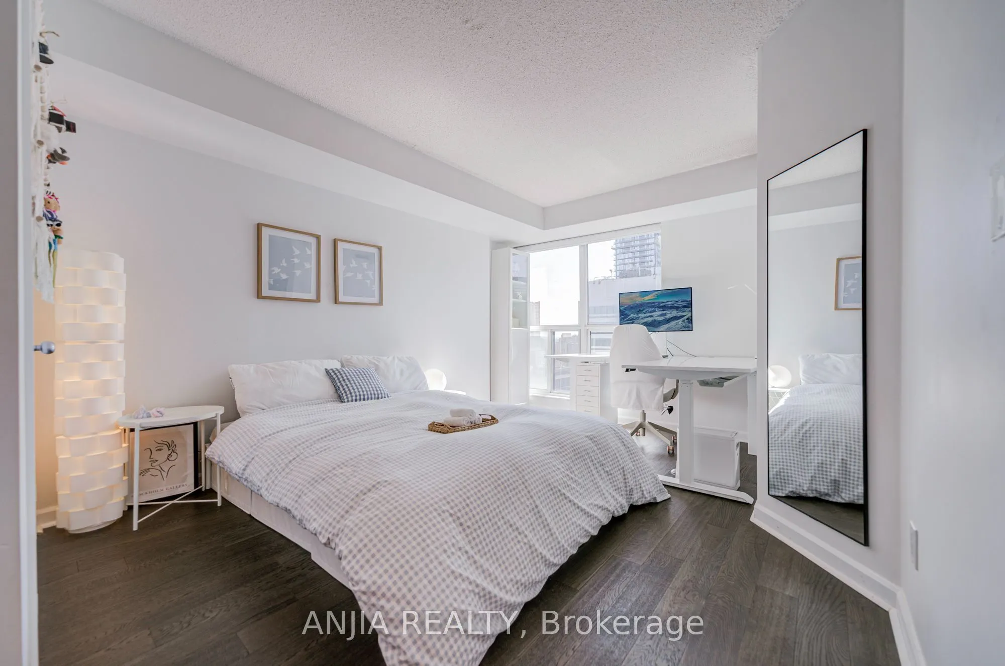 8 Park Road #2011