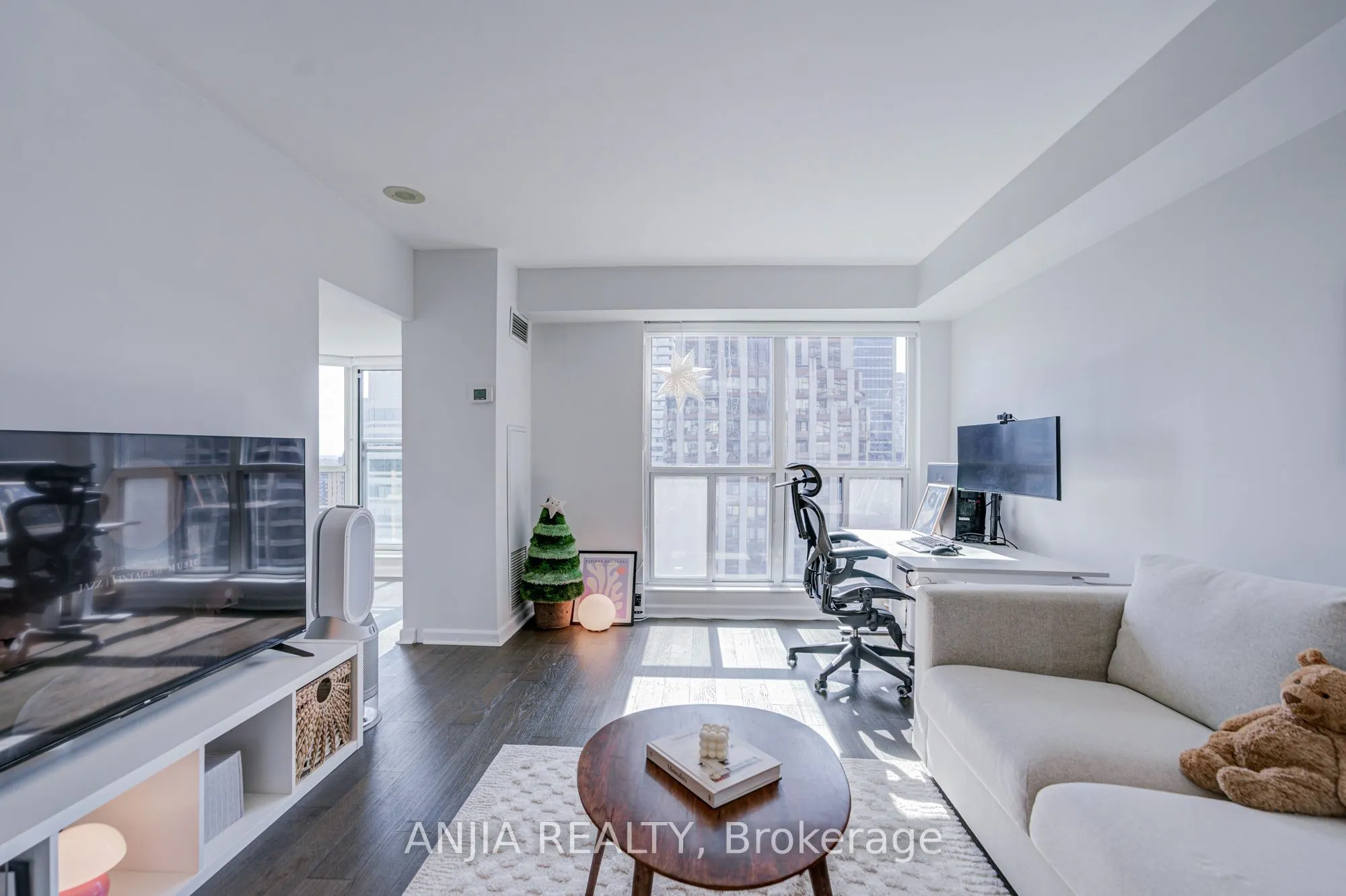 8 Park Road #2011