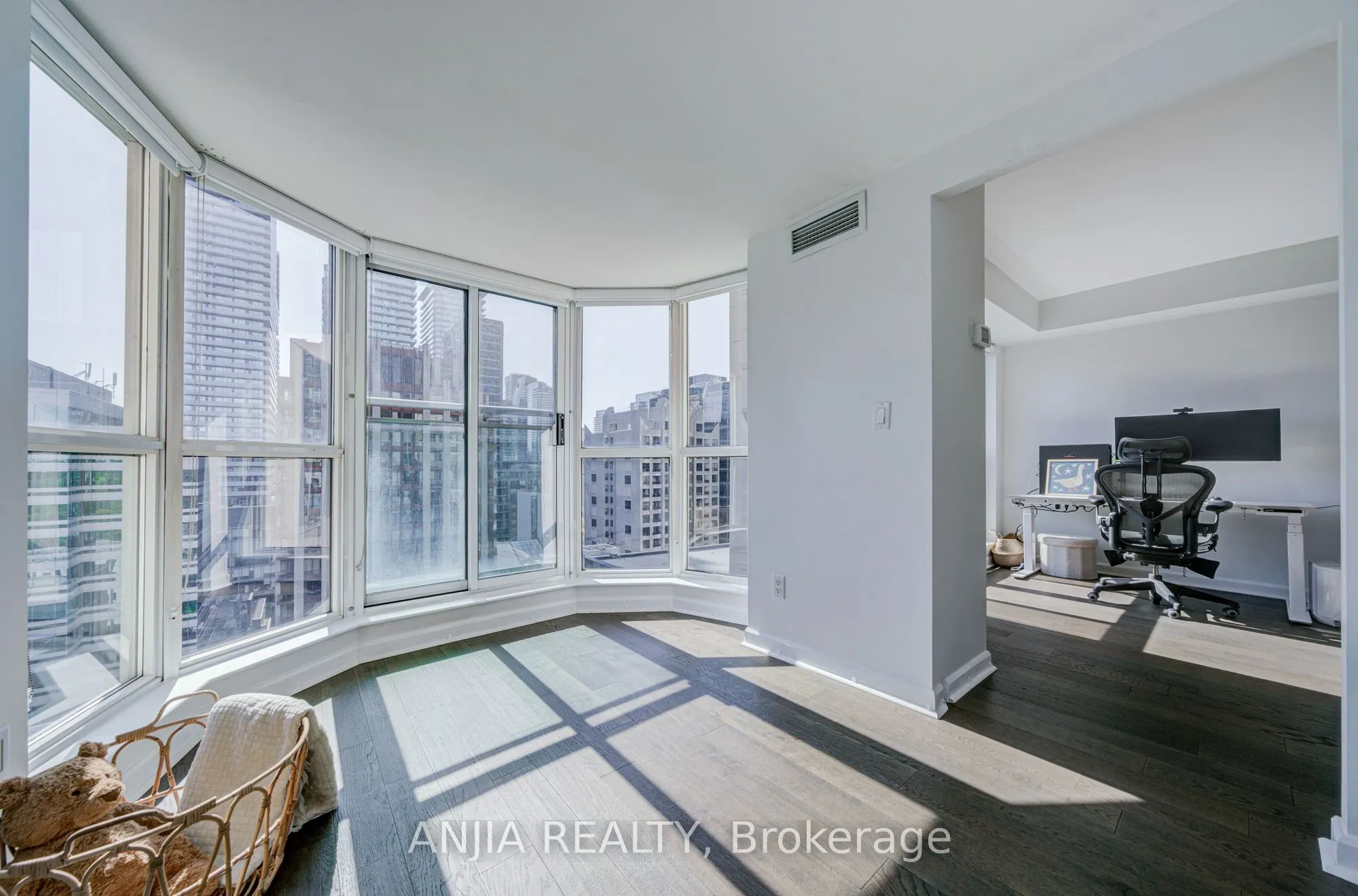 8 Park Road #2011