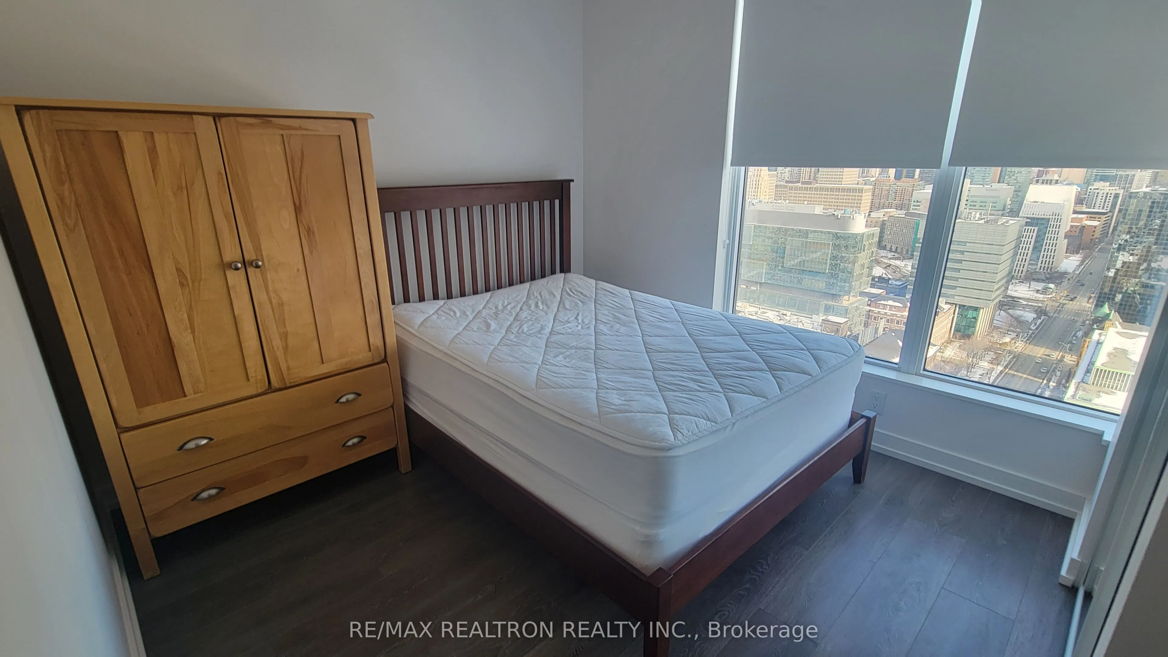 203 College Street #2807
