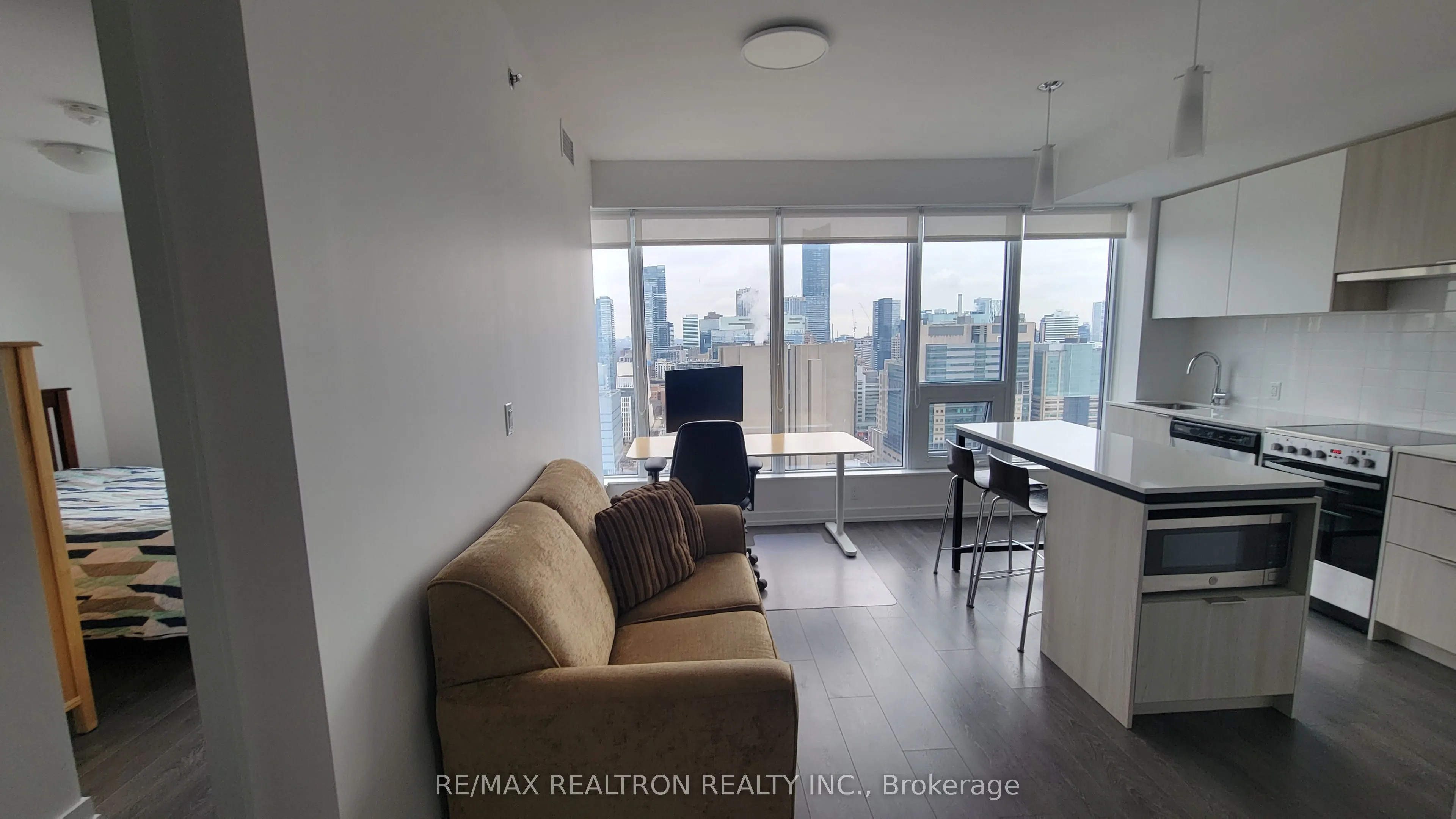 203 College Street #2807