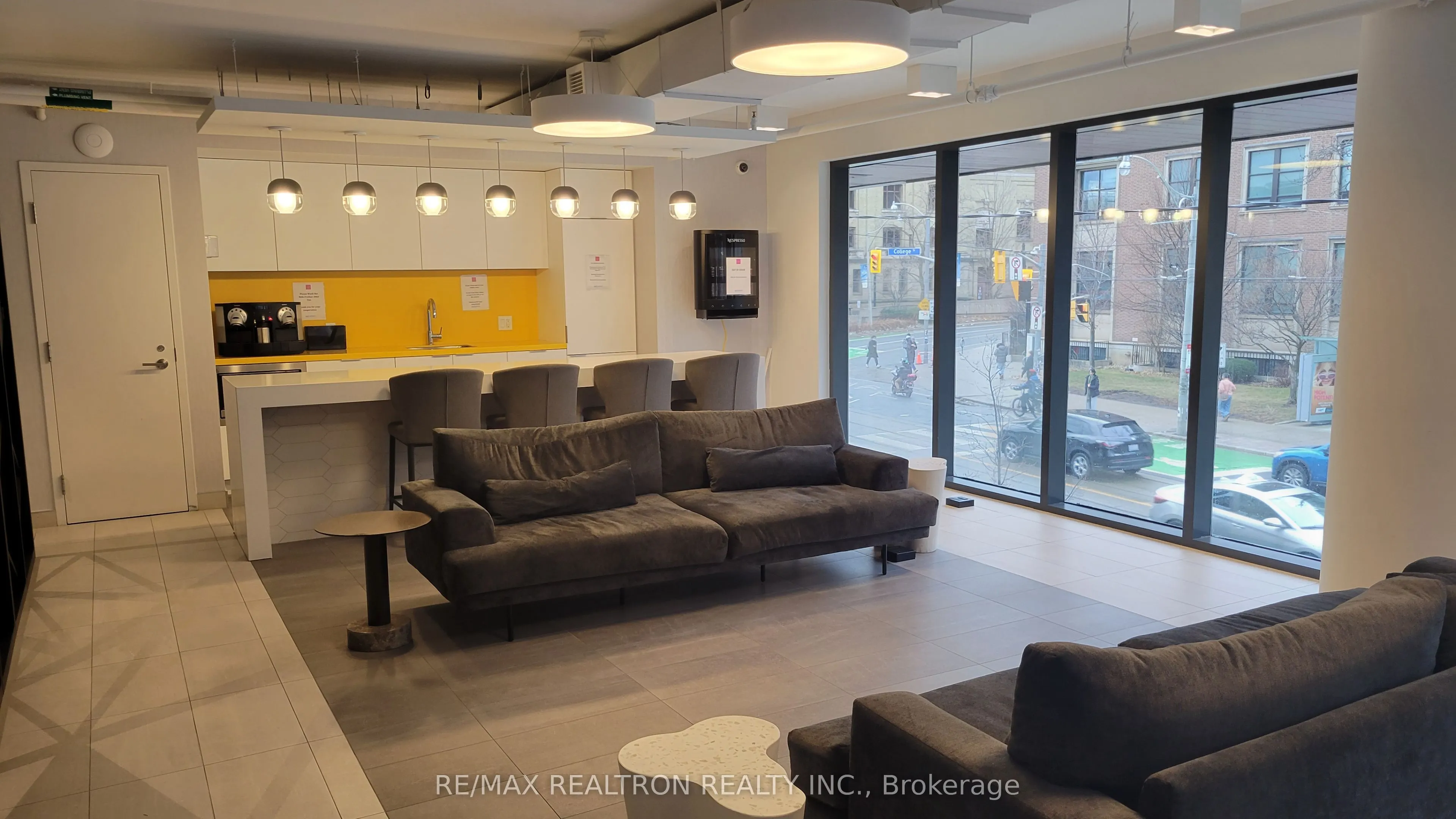 203 College Street #2807
