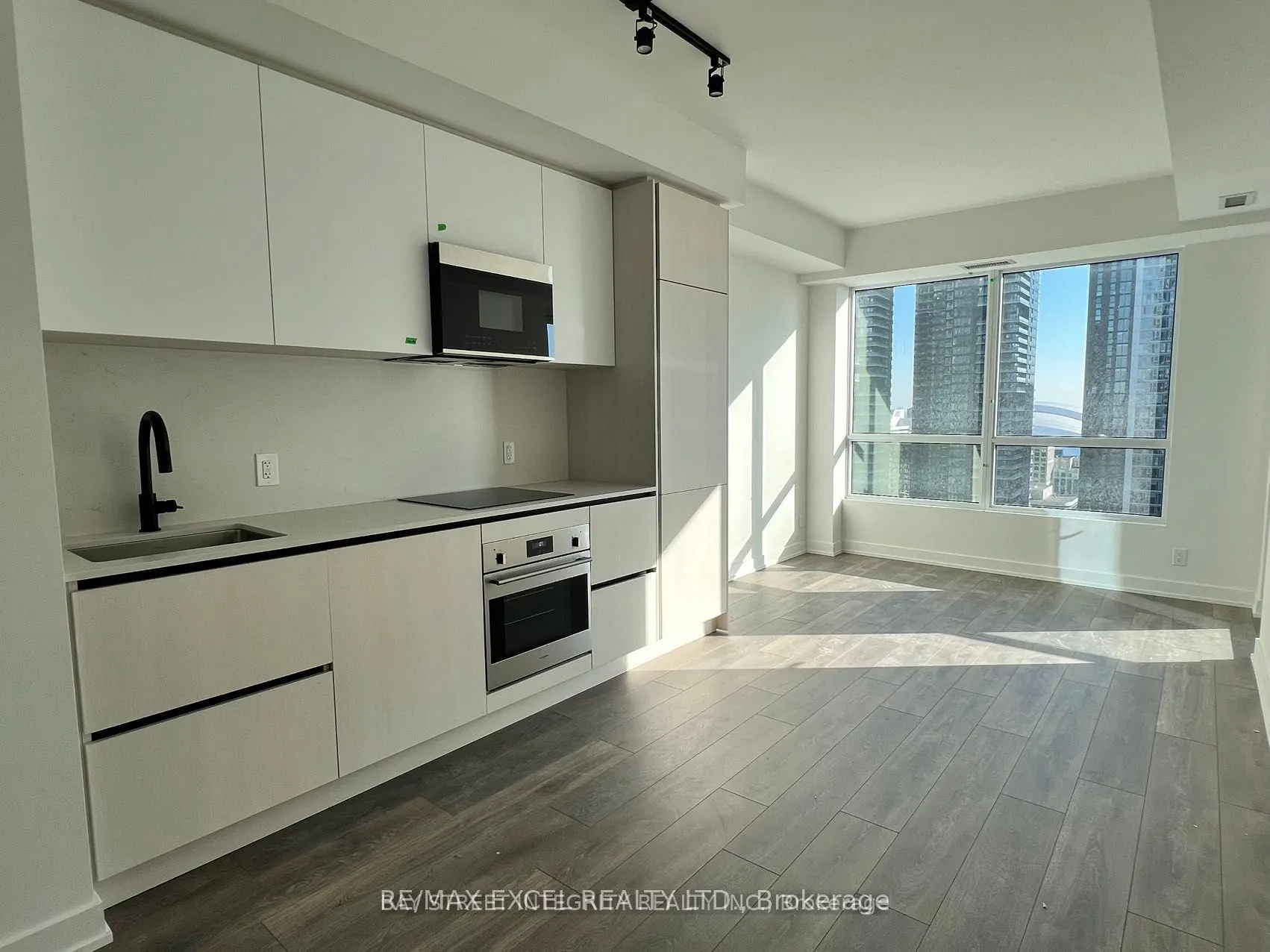 108 Peter Street #2708