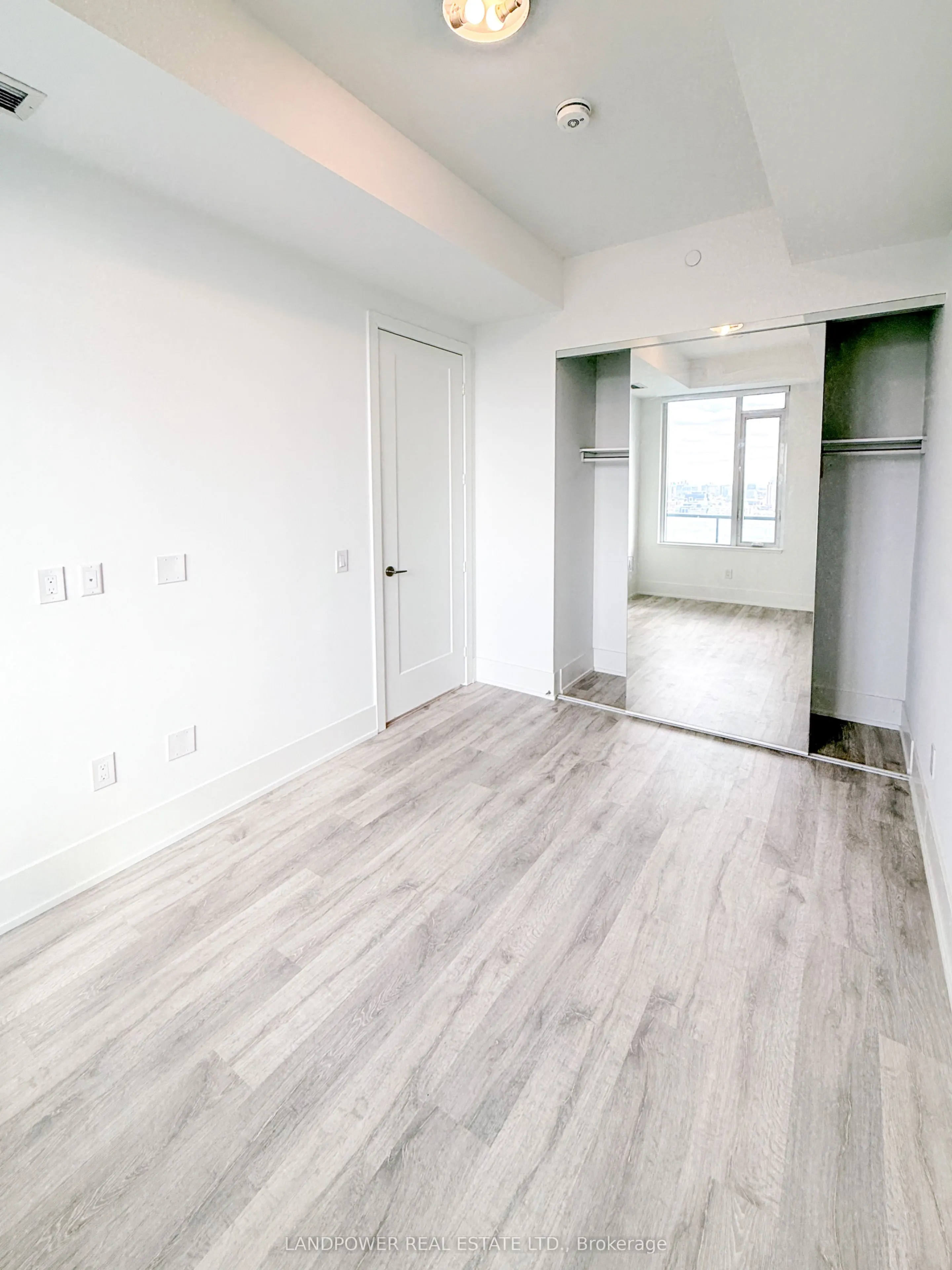 480 Front Street W #2002