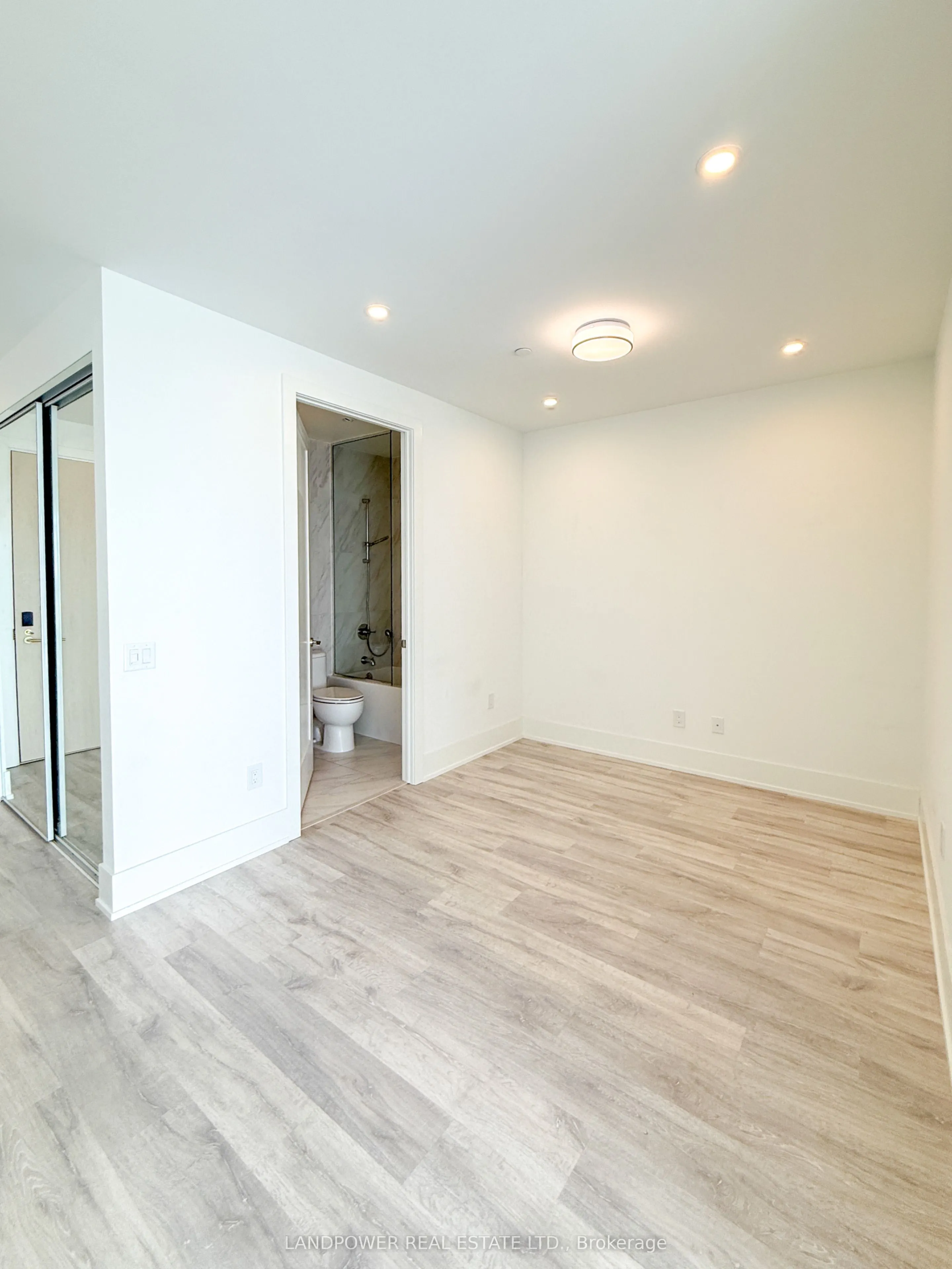 480 Front Street W #2002