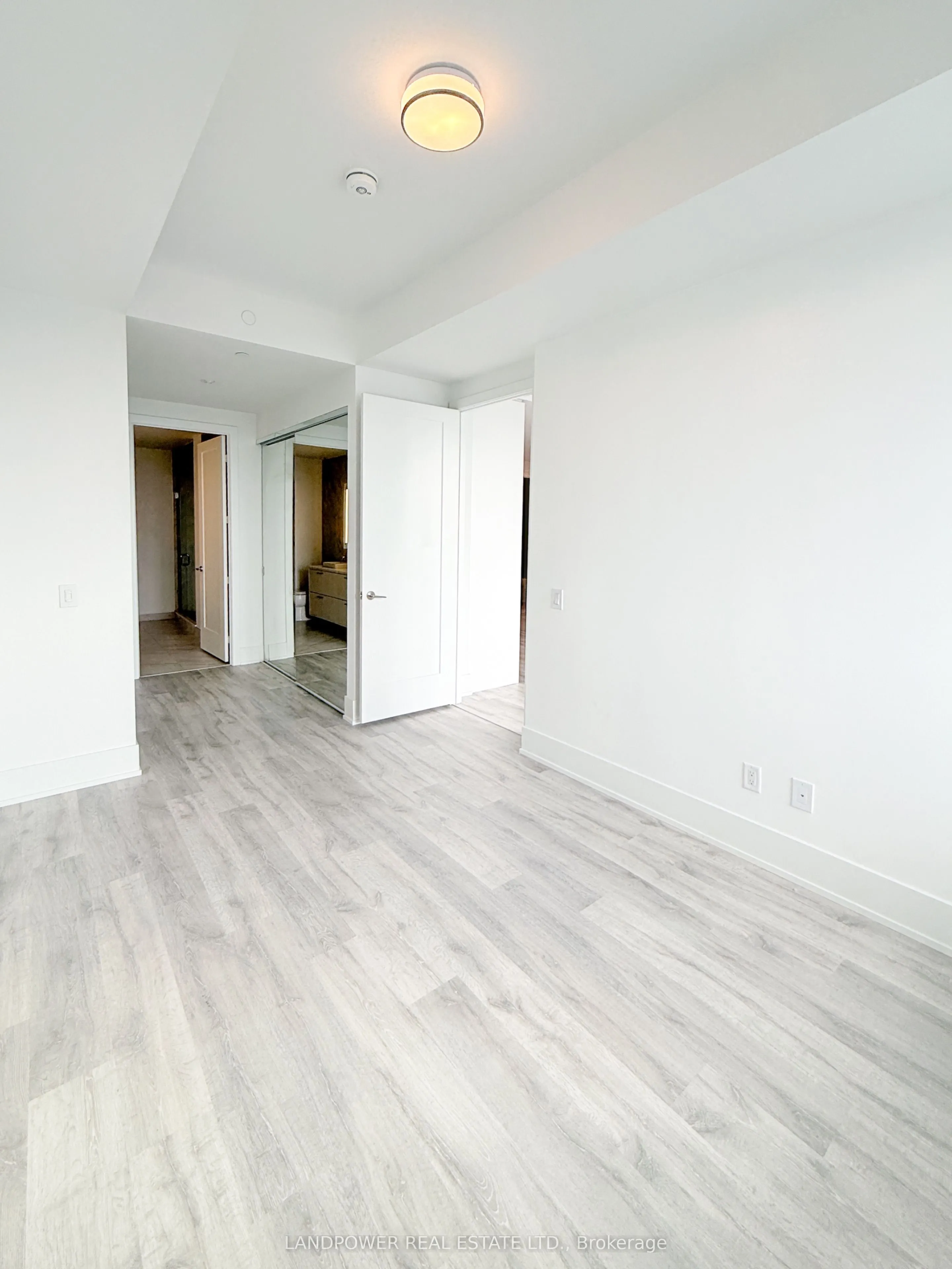 480 Front Street W #2002