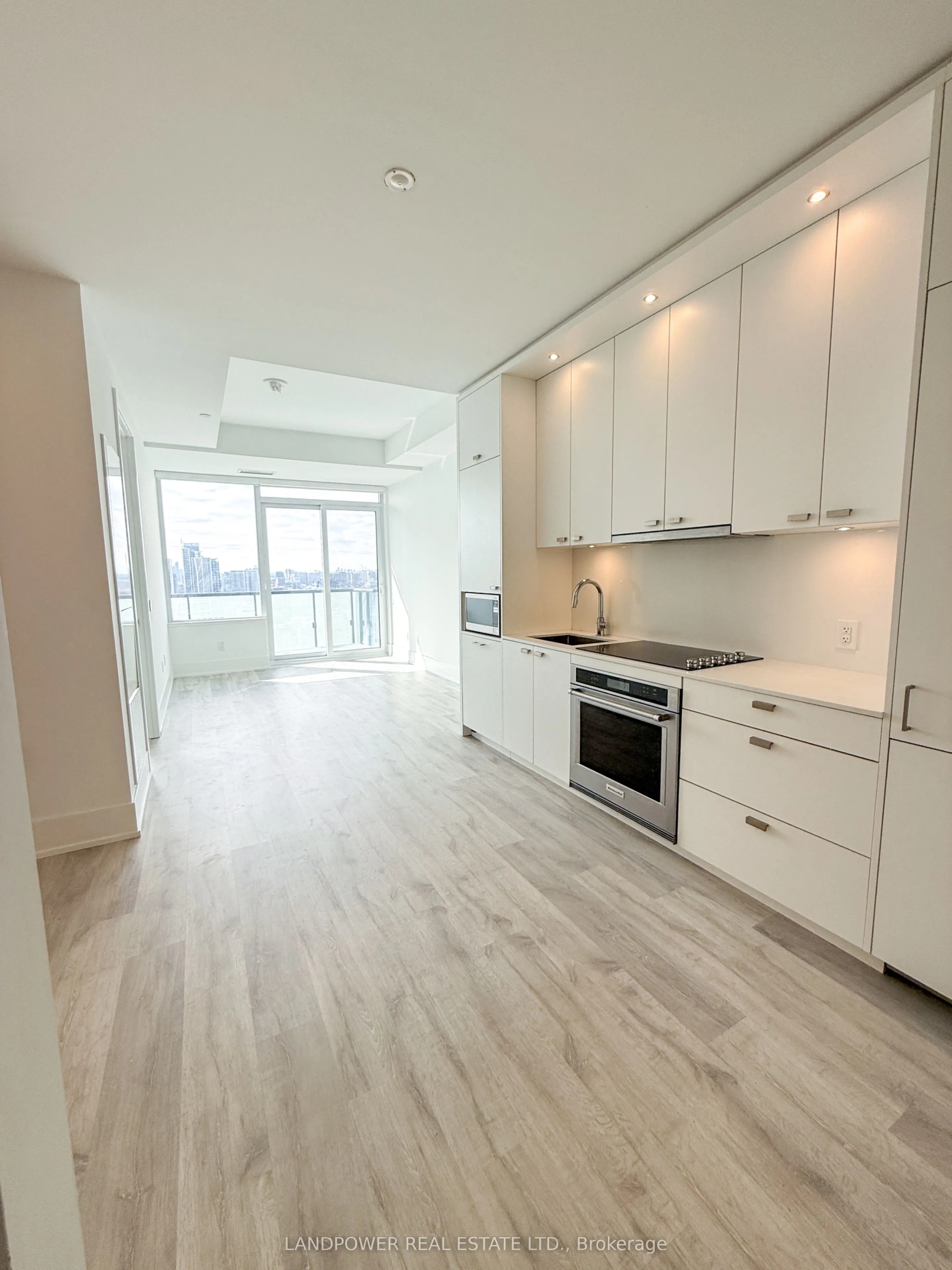 480 Front Street W #2002