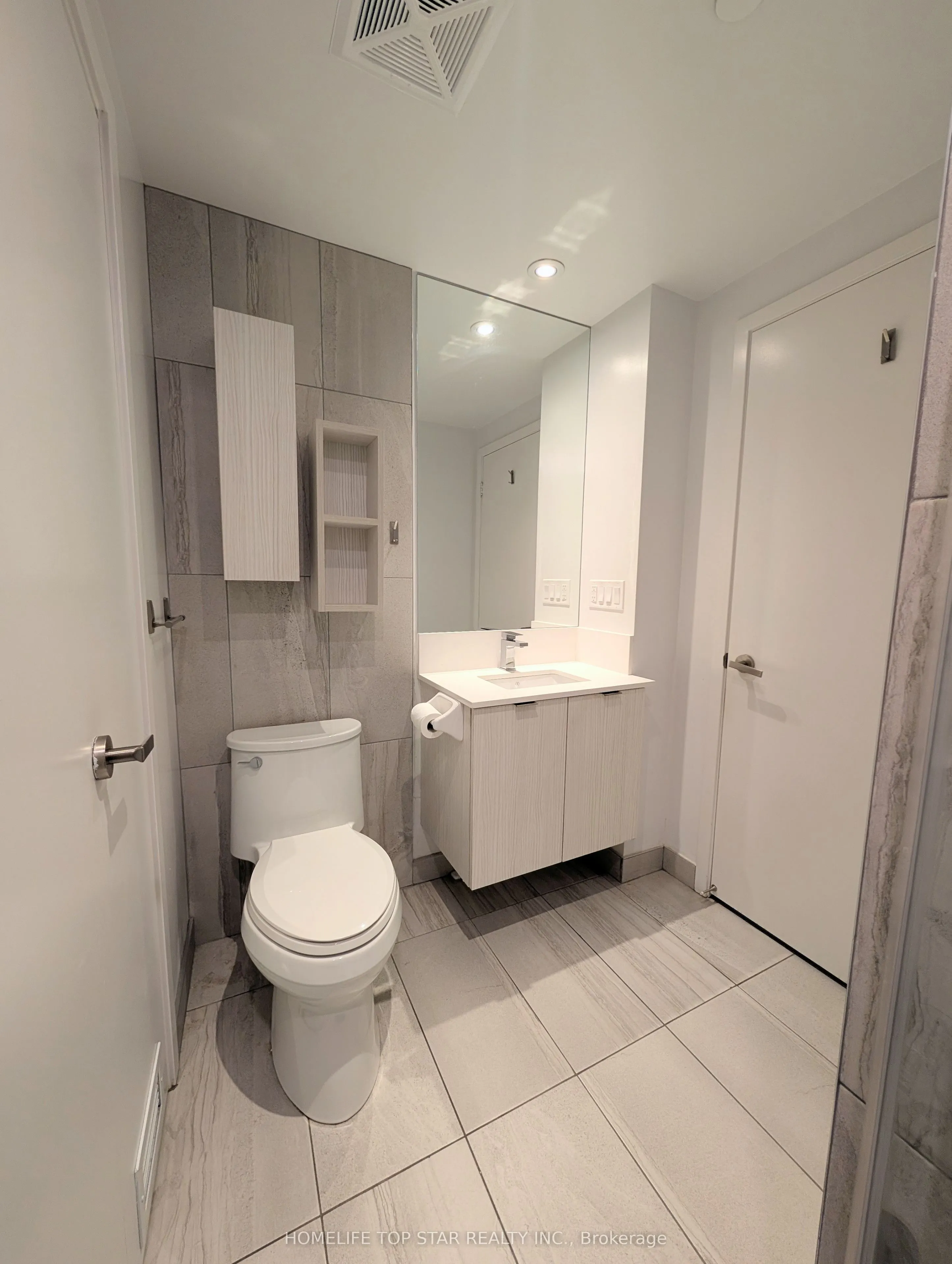 195 Redpath Avenue NW #2313