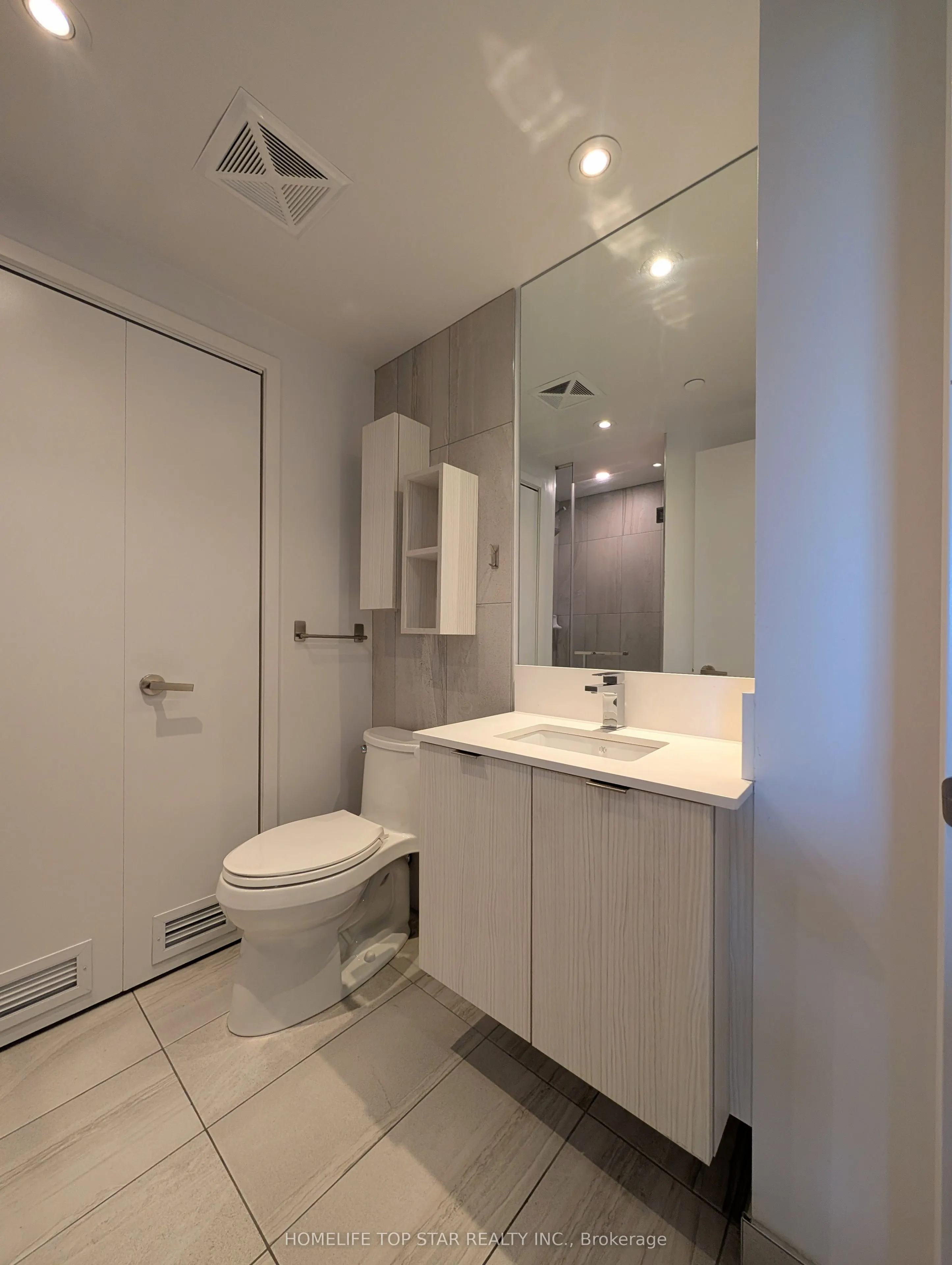 195 Redpath Avenue NW #2313