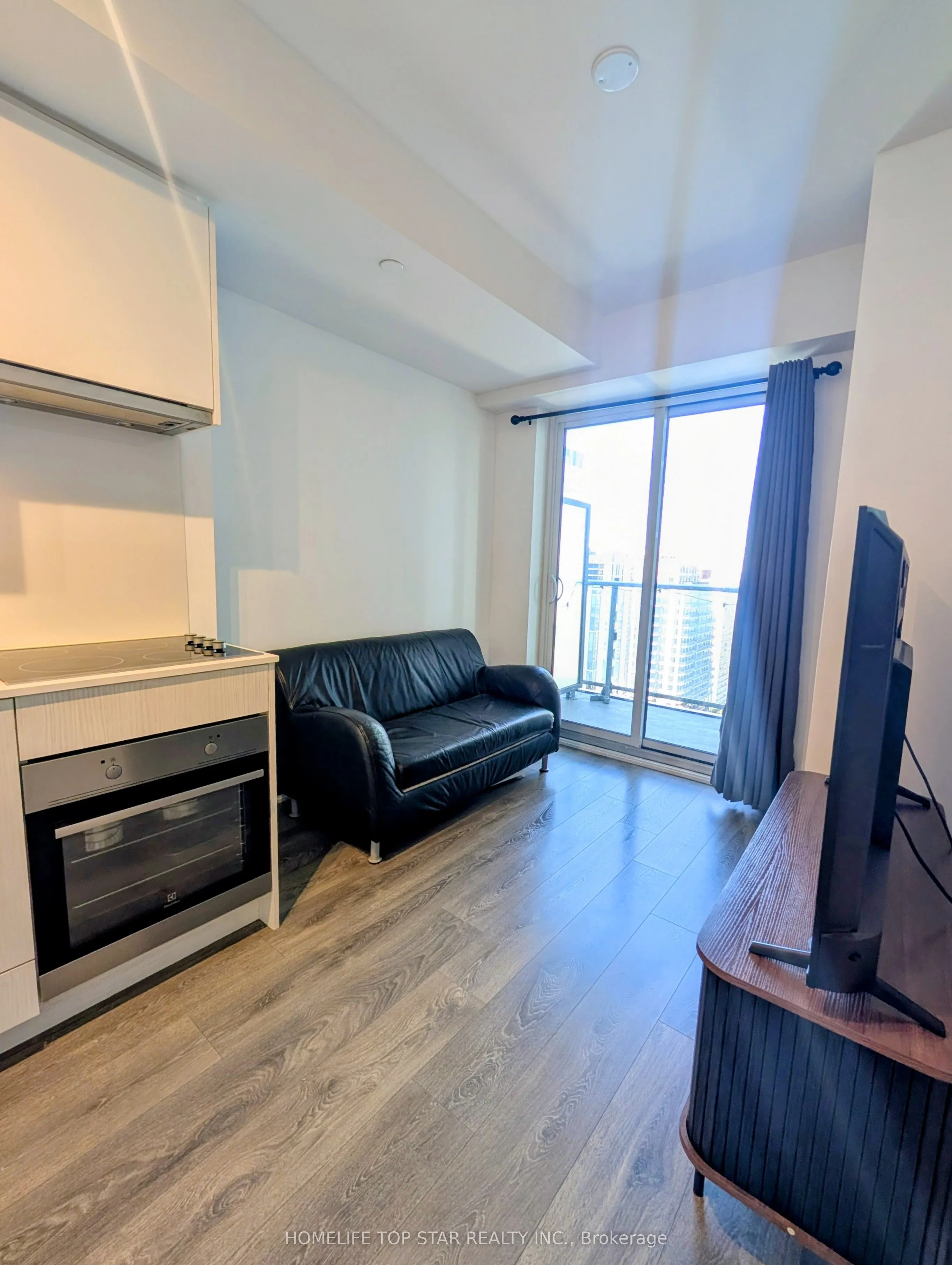 195 Redpath Avenue NW #2313