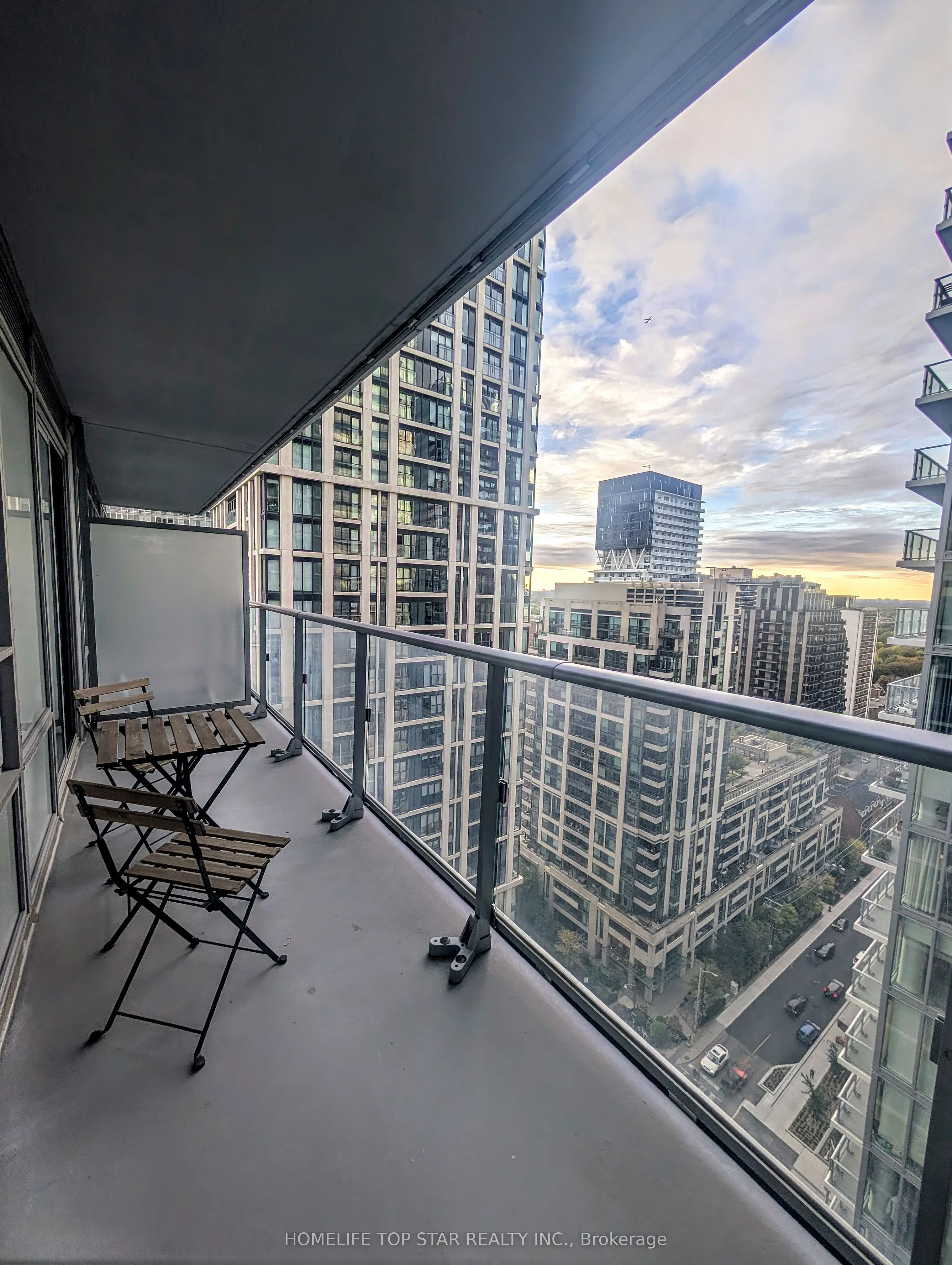 195 Redpath Avenue NW #2313