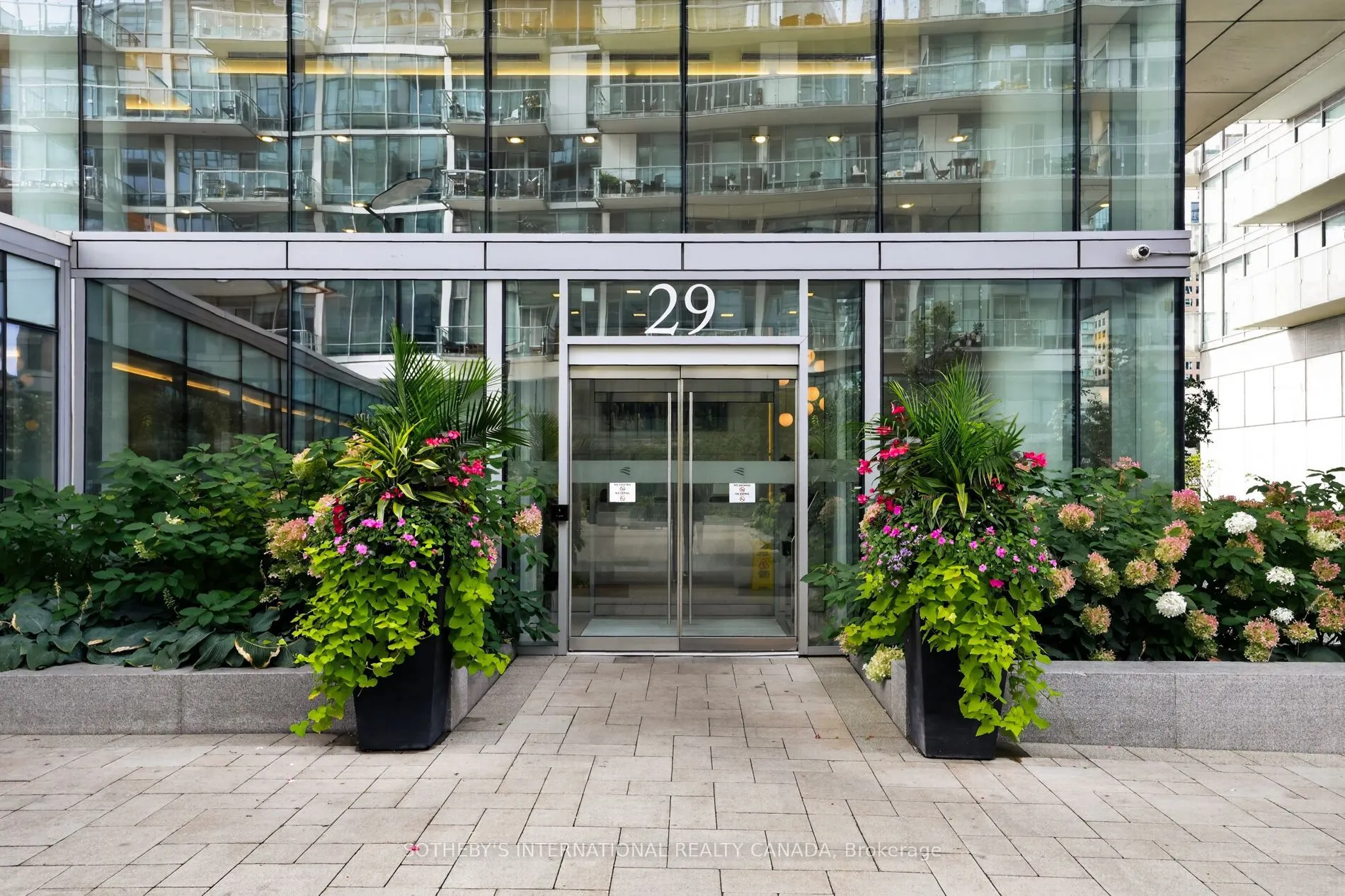 29 Queens Quay E #TH 114