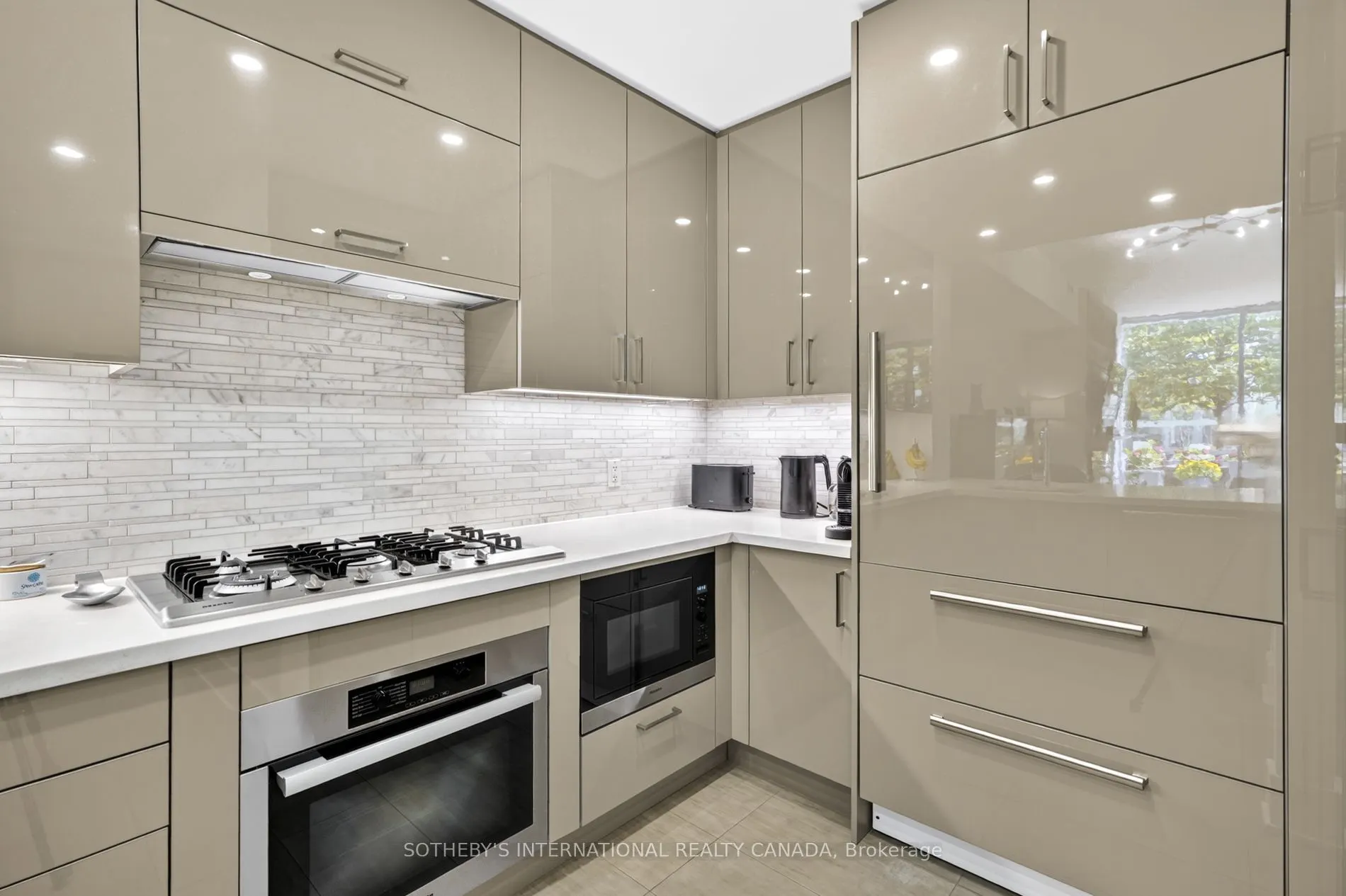 29 Queens Quay E #TH 114